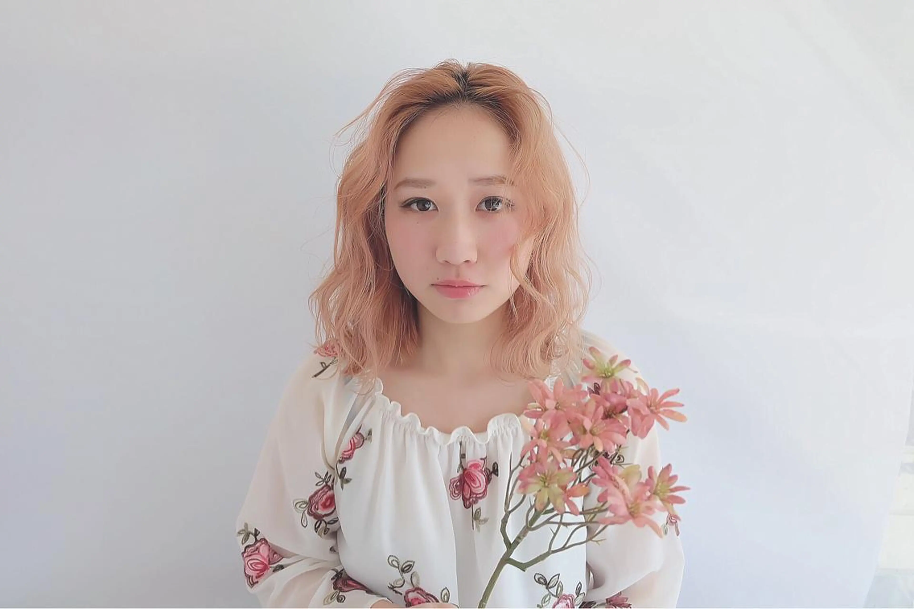 ミディアム レイヤー/ラベンダー オージュア/枝元唯のヘアスタイル