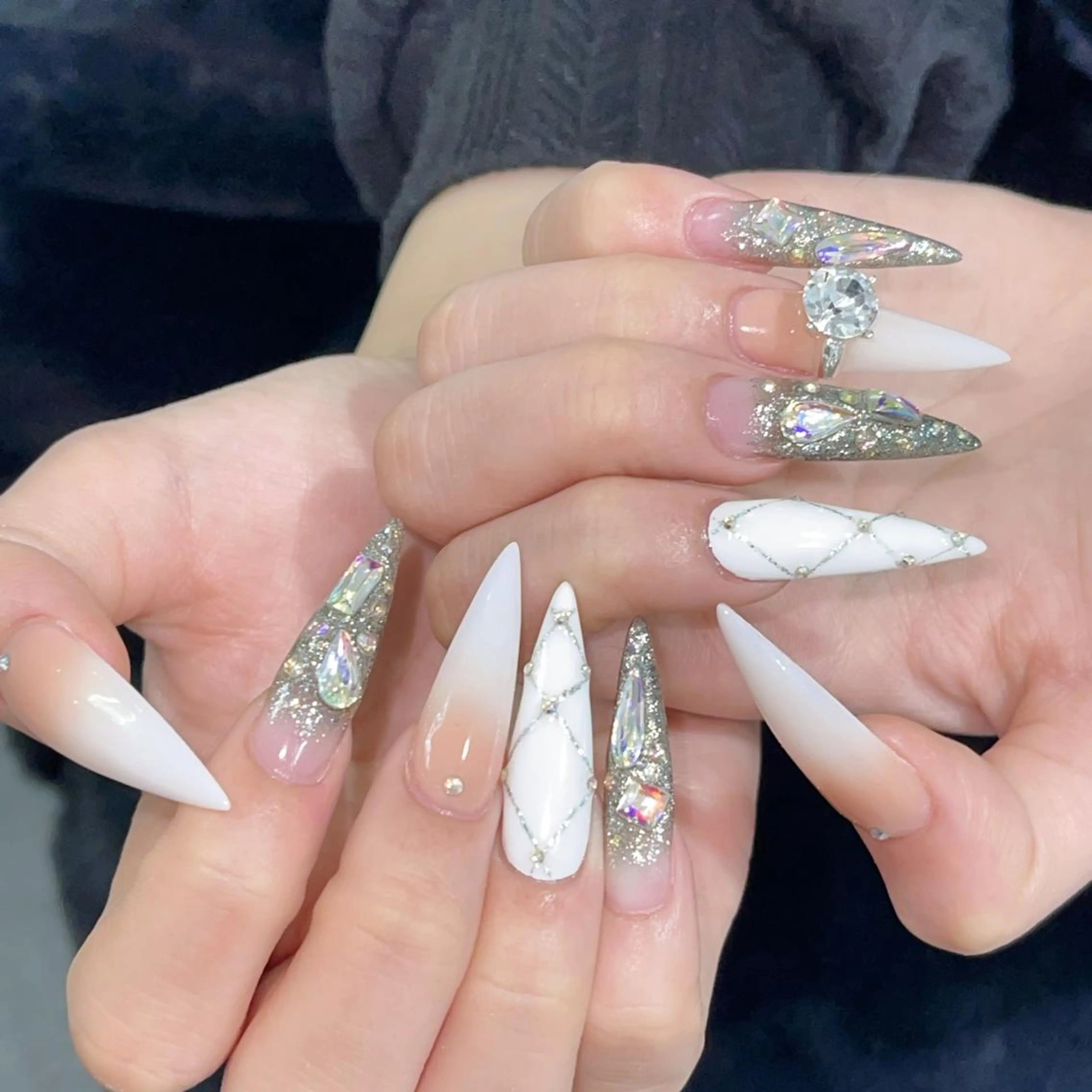 ネイル アートネイル 長さ出し ネイルチップ Queens 榊 まおのネイルデザイン