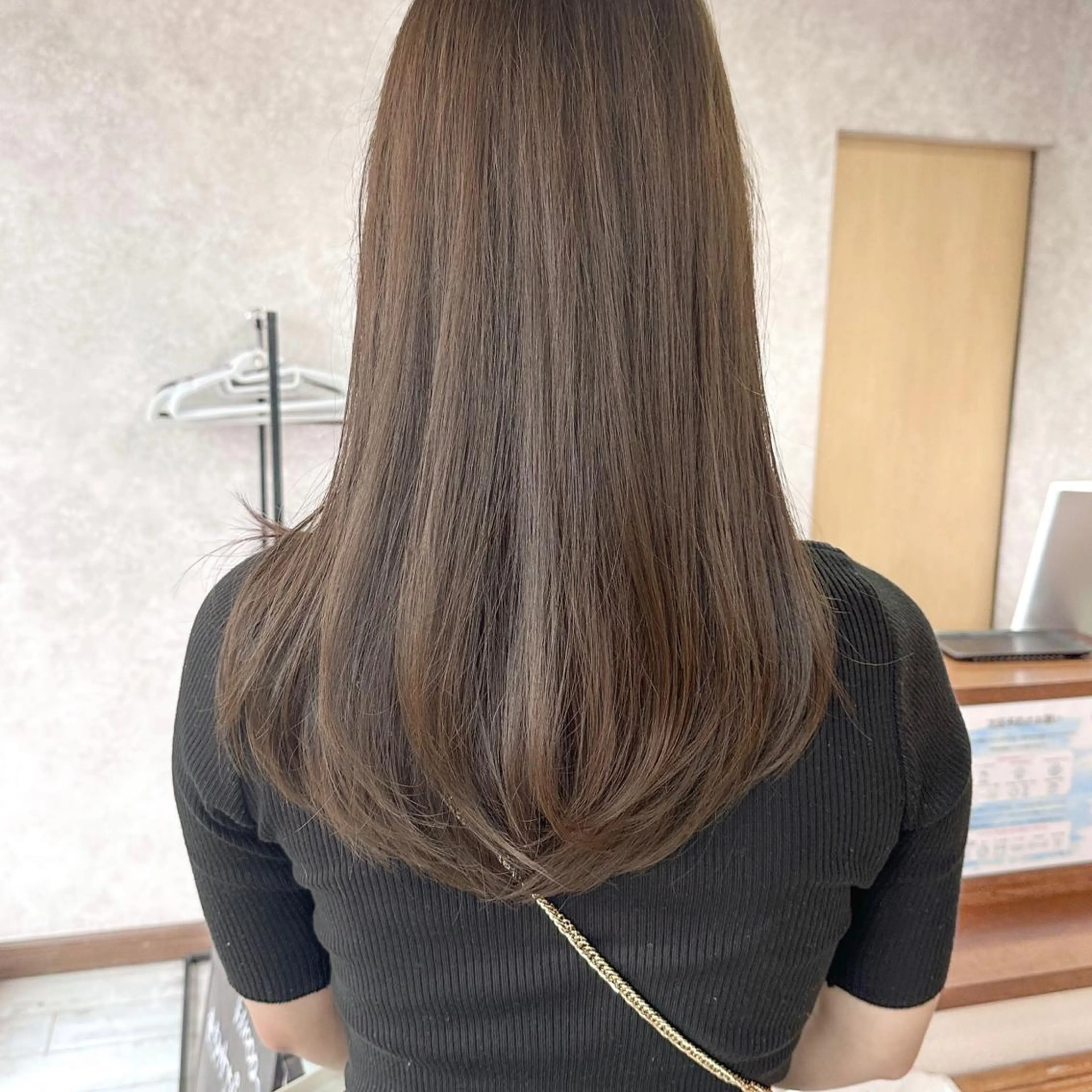 セミロング カラー ベージュカラー オリーブベージュ レイヤーカット ヘアカラー トリートメント 高橋 みく/ minim 暖色のヘアスタイル