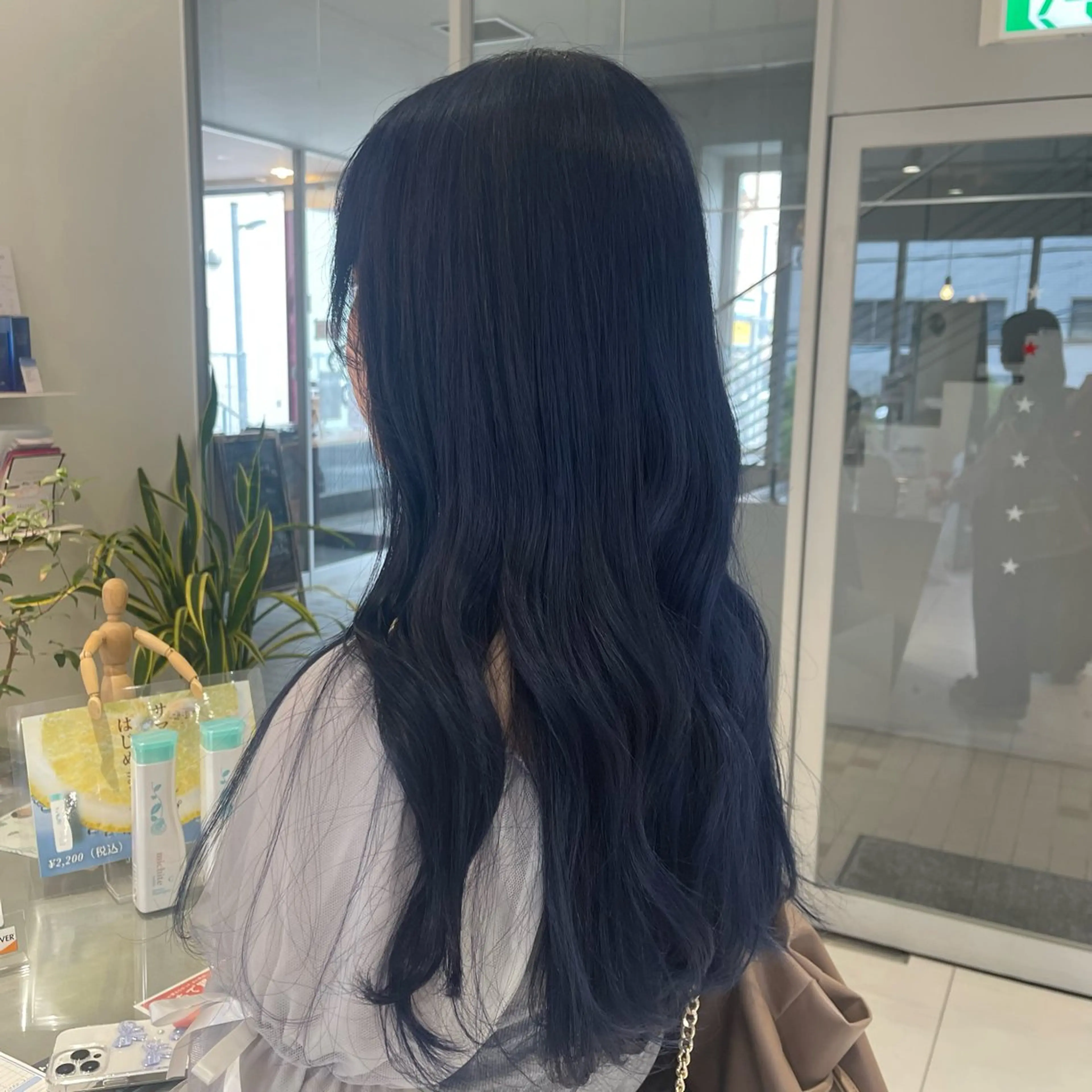 ロング カラー ブリーチ ブルーカラー ハイトーンカラー ネイビーカラー 由比藤理子 ブリーチカラー🌈のヘアスタイル