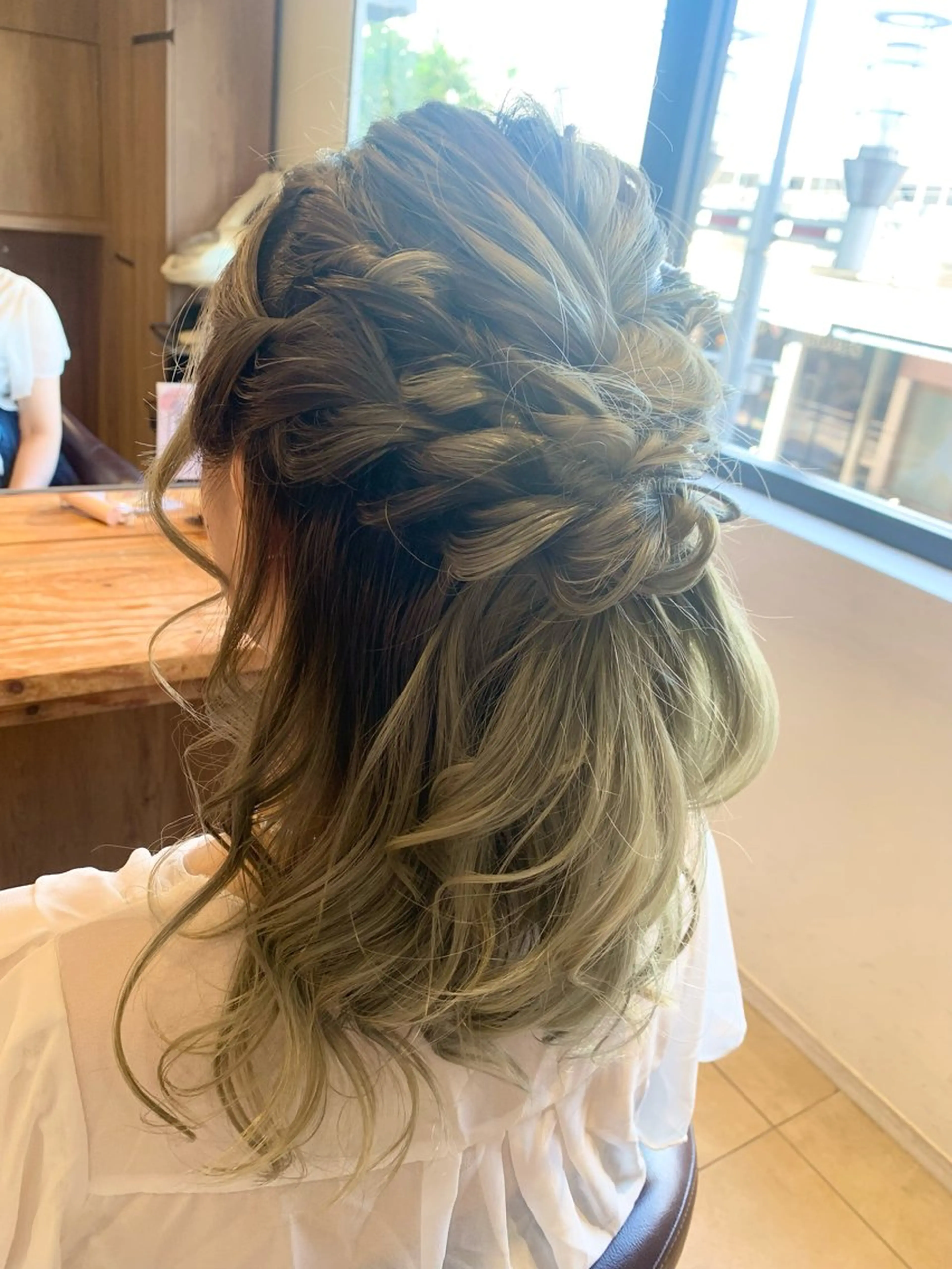 ミディアム ヘアアレンジ ハーフアップ ヘアセット 庄司 沙羅のヘアスタイル