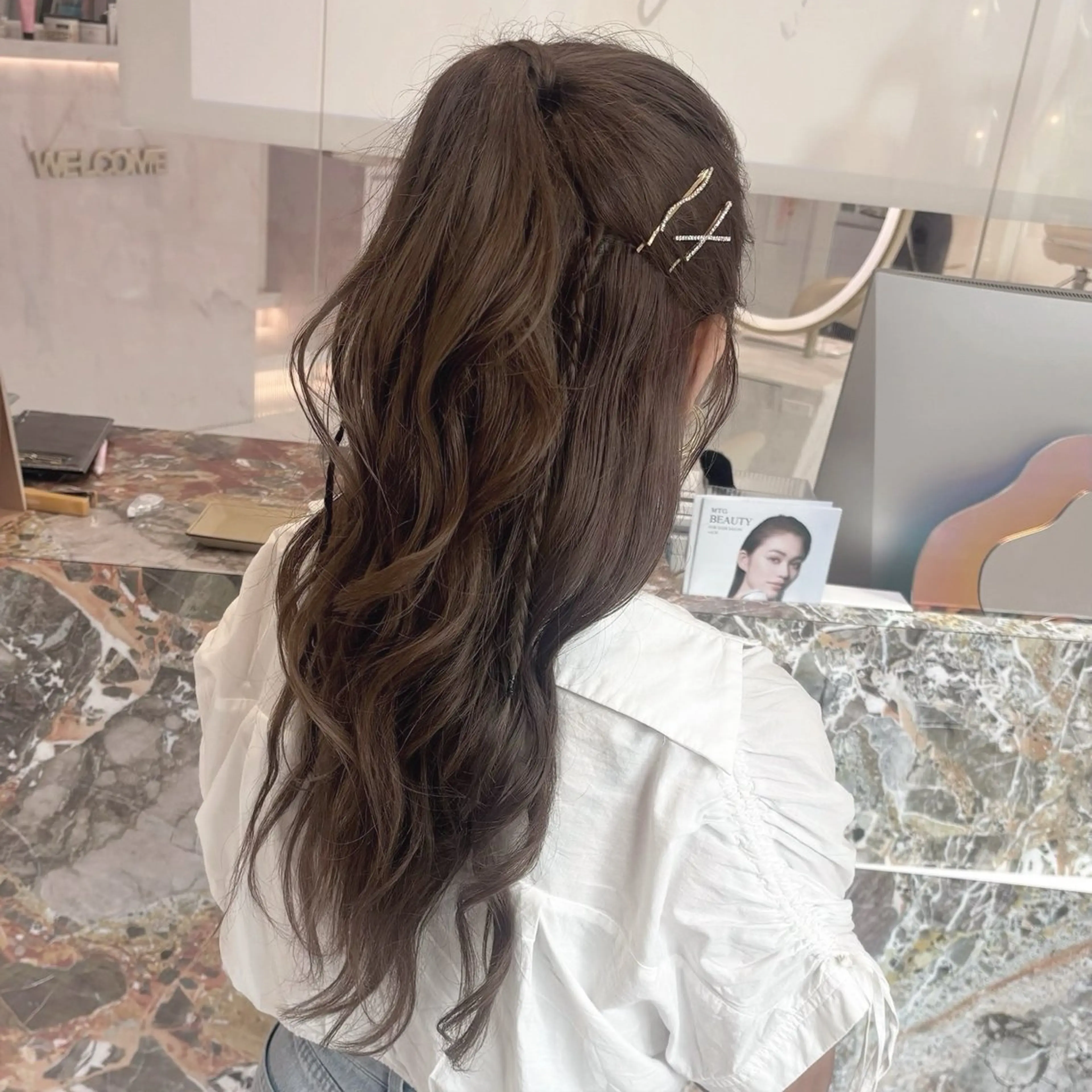 ロング ヘアアレンジ ハーフアップ 韓国風ヘア ヘアカラー ヘアセット Ayu🍯/名駅/ ハイトーン/ヘアメのヘアスタイル
