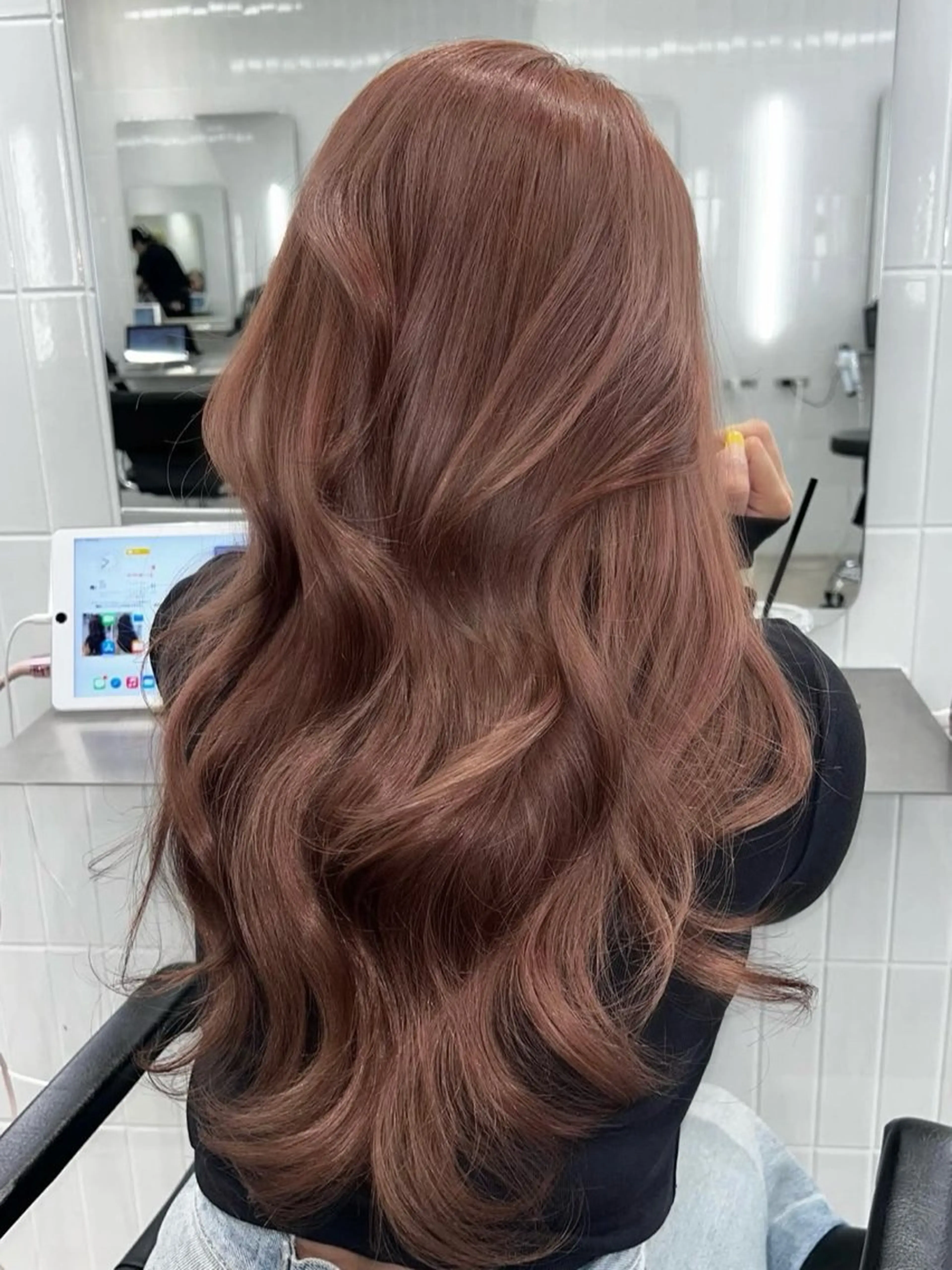 ロング カラー ベージュカラー ブリーチ ピンクカラー ピンクベージュ ヘアカラー ⚡️ブリーチリタッチ グレー/ハイライトのヘアスタイル