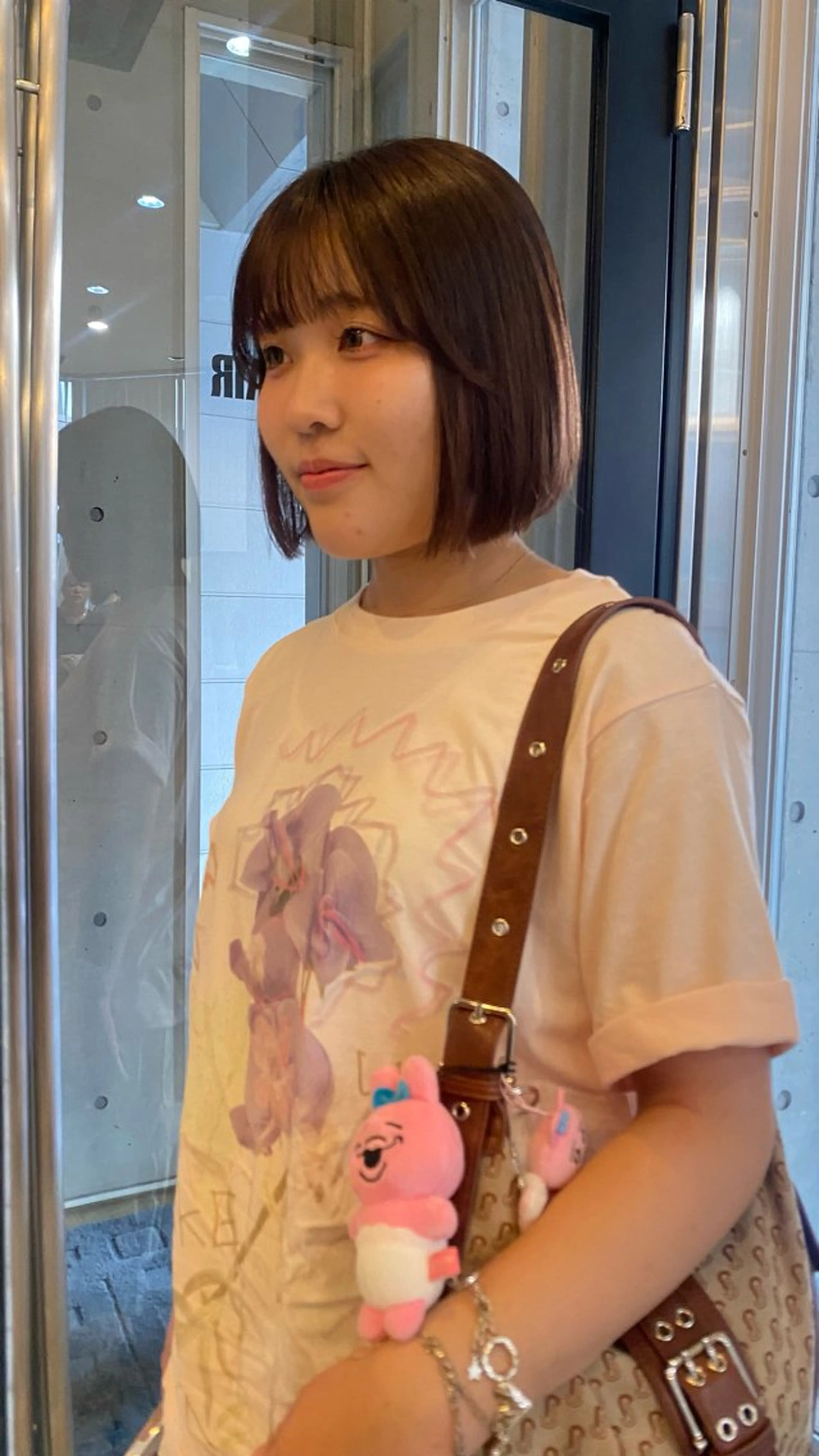 ミディアム 磯谷 朋のヘアスタイル