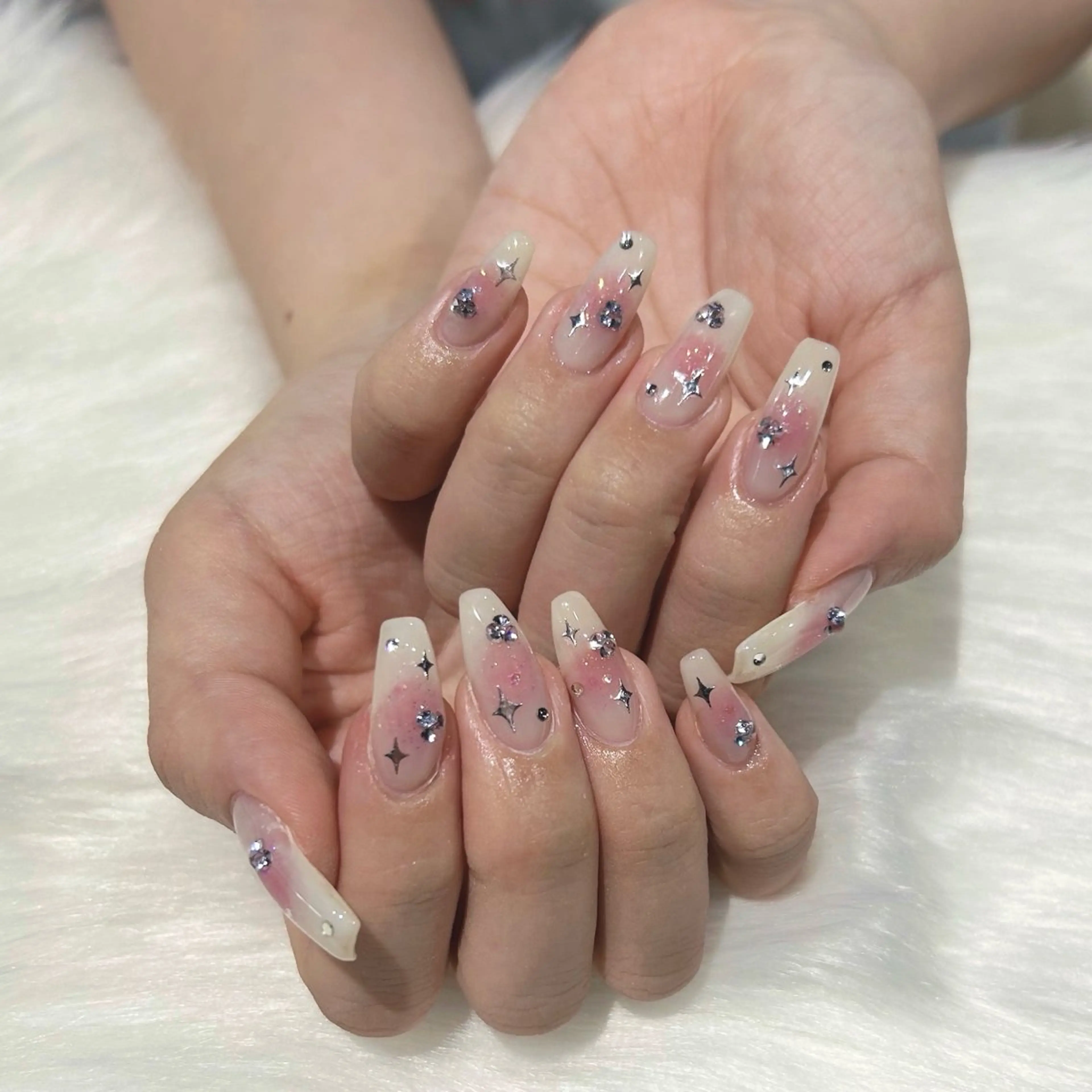 ネイル チークネイル キラキラネイル ワンホンネイル ハンドネイル Keli Nailのネイルデザイン