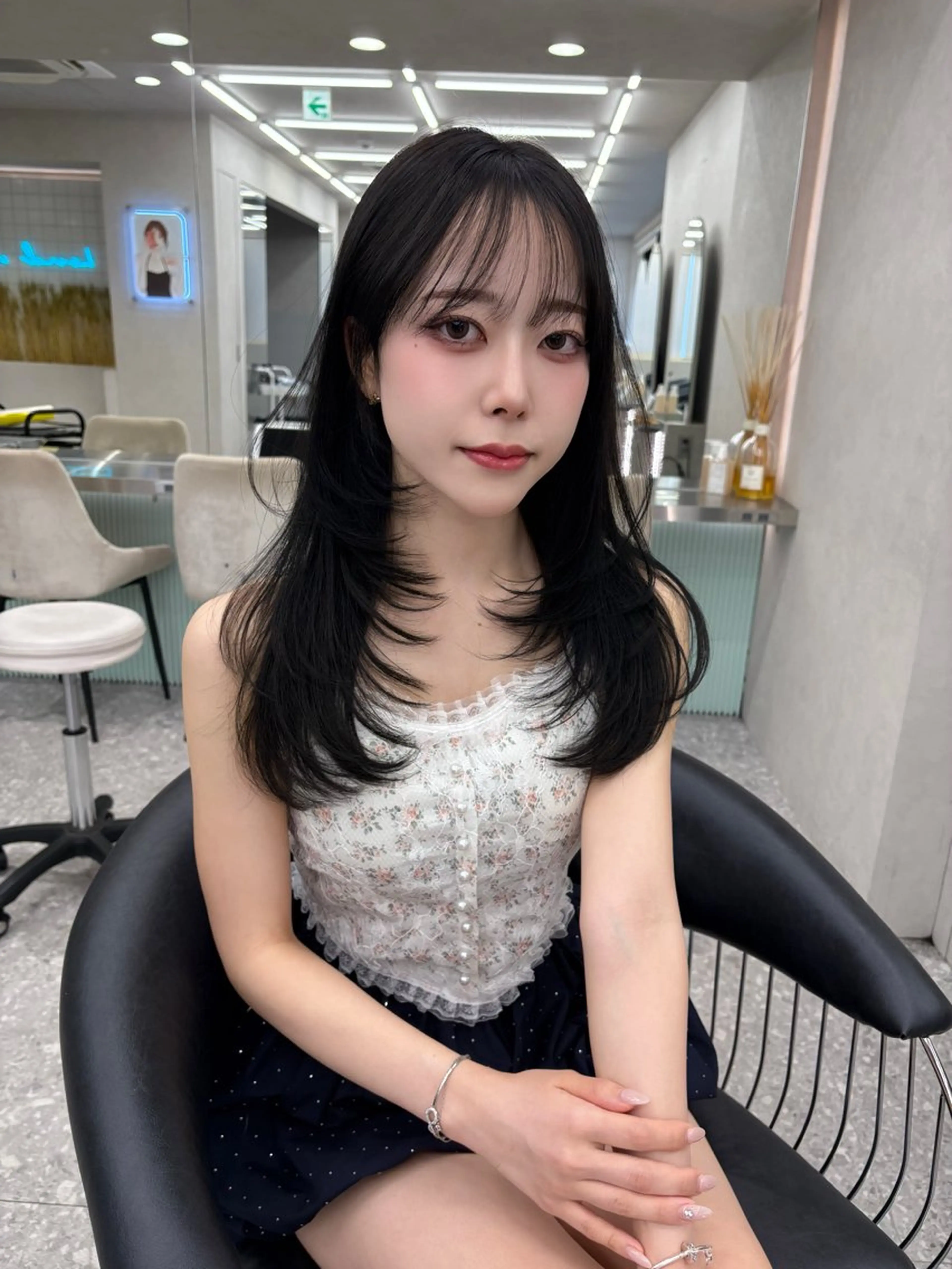 ミディアム ヘアアレンジ カット ヘアカラー ふみか🎀 ベージュカラーのヘアスタイル
