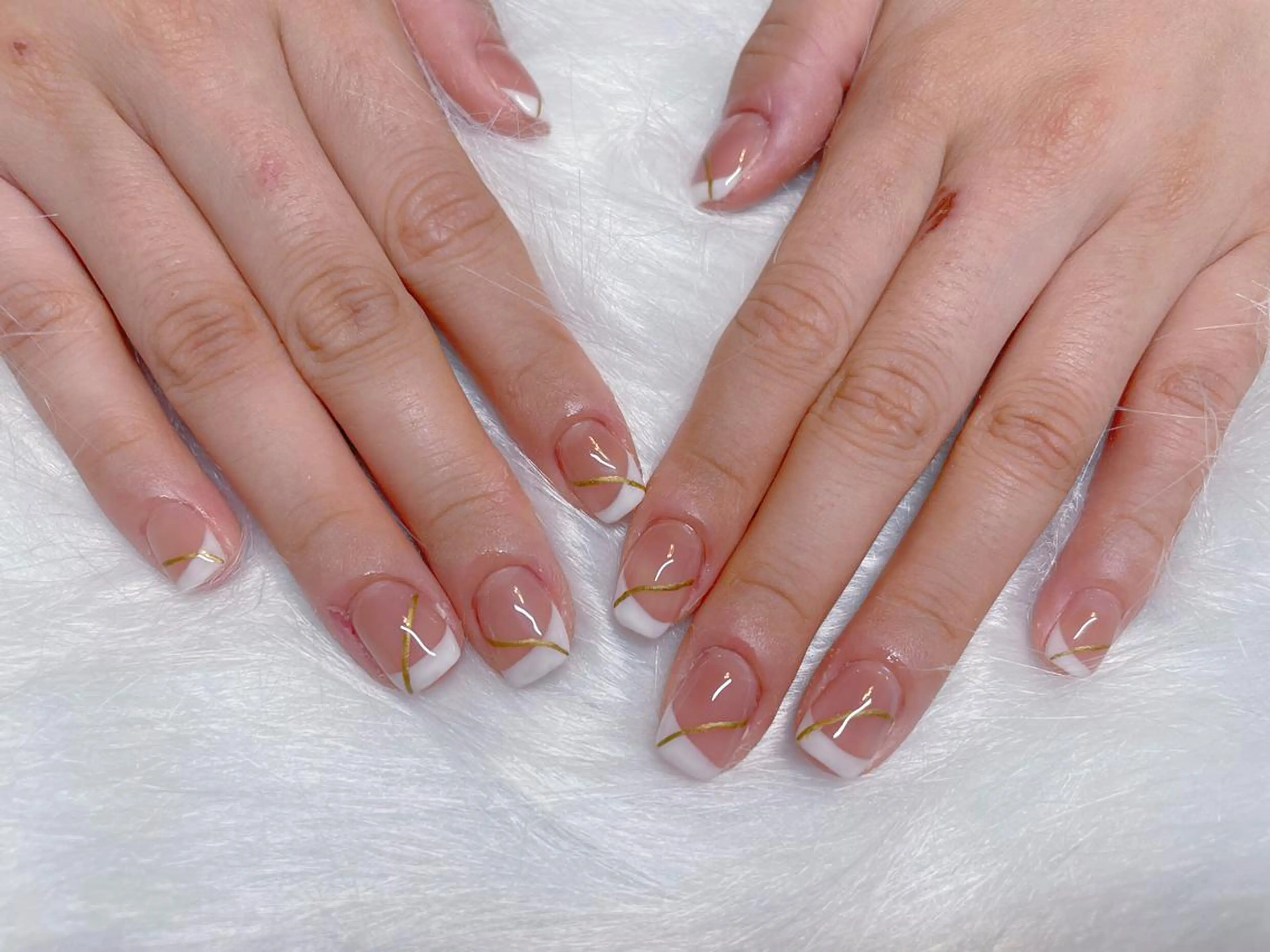 ネイル フレンチネイル 斜めフレンチ ハンドネイル エン Nail salonのネイルデザイン