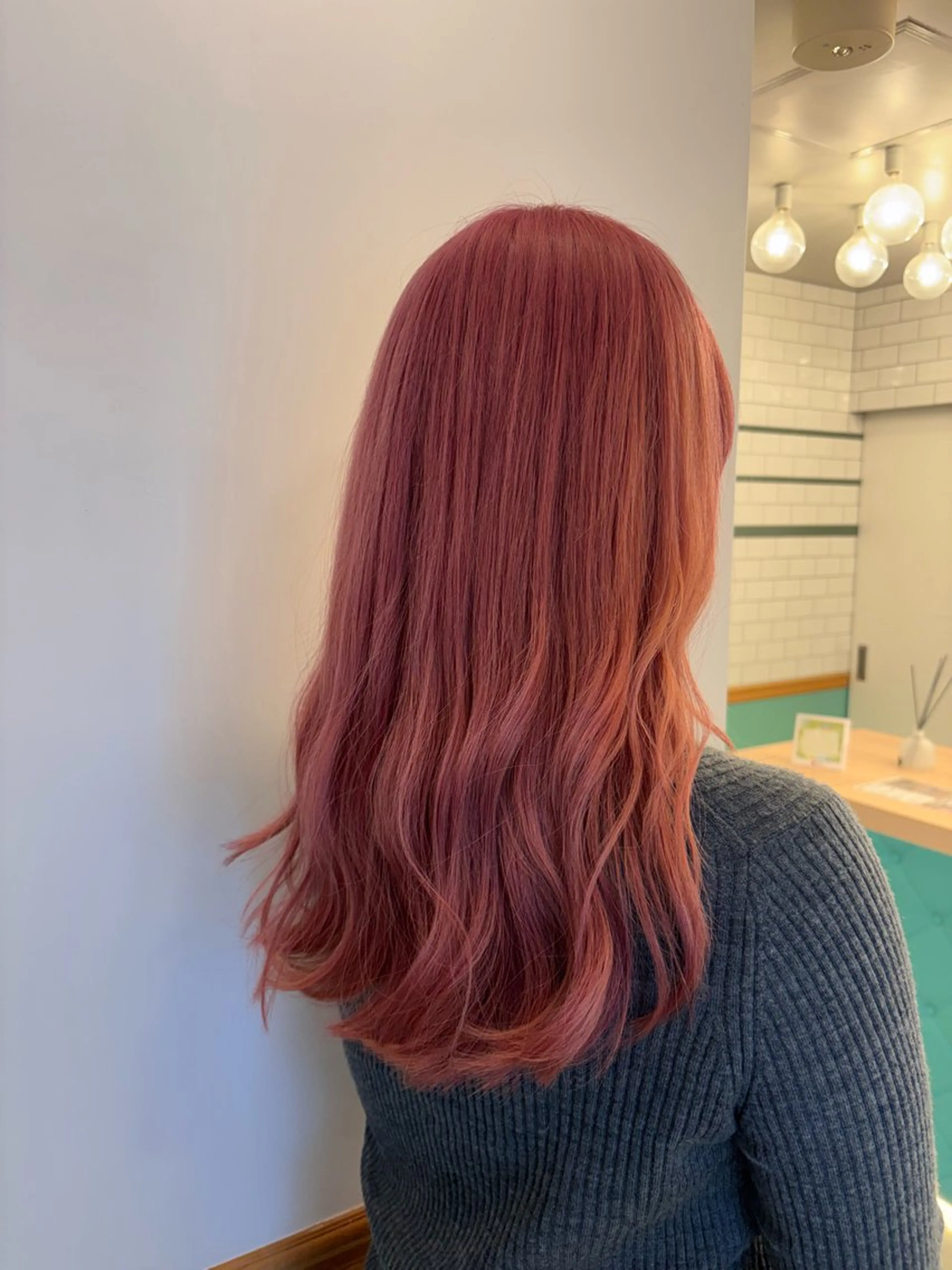 ミディアム カラー ブリーチ ピンクカラー ヘアカラー 韓国ヘアハイトーン 👾はちす👾のヘアスタイル