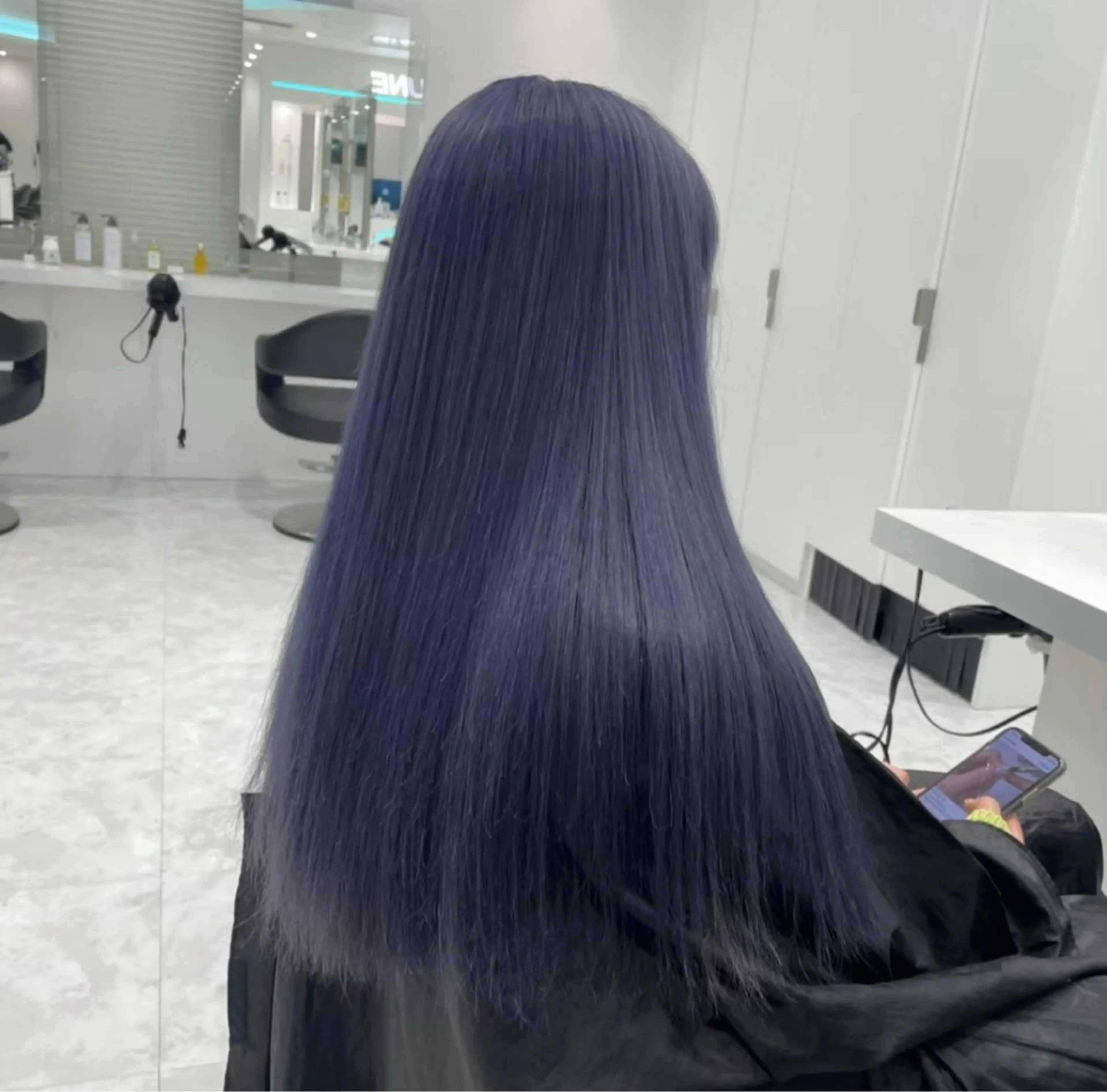 セミロング カラー ヘアアレンジ 🩵ダメージレス艶感 ハイトーン🩷のヘアスタイル