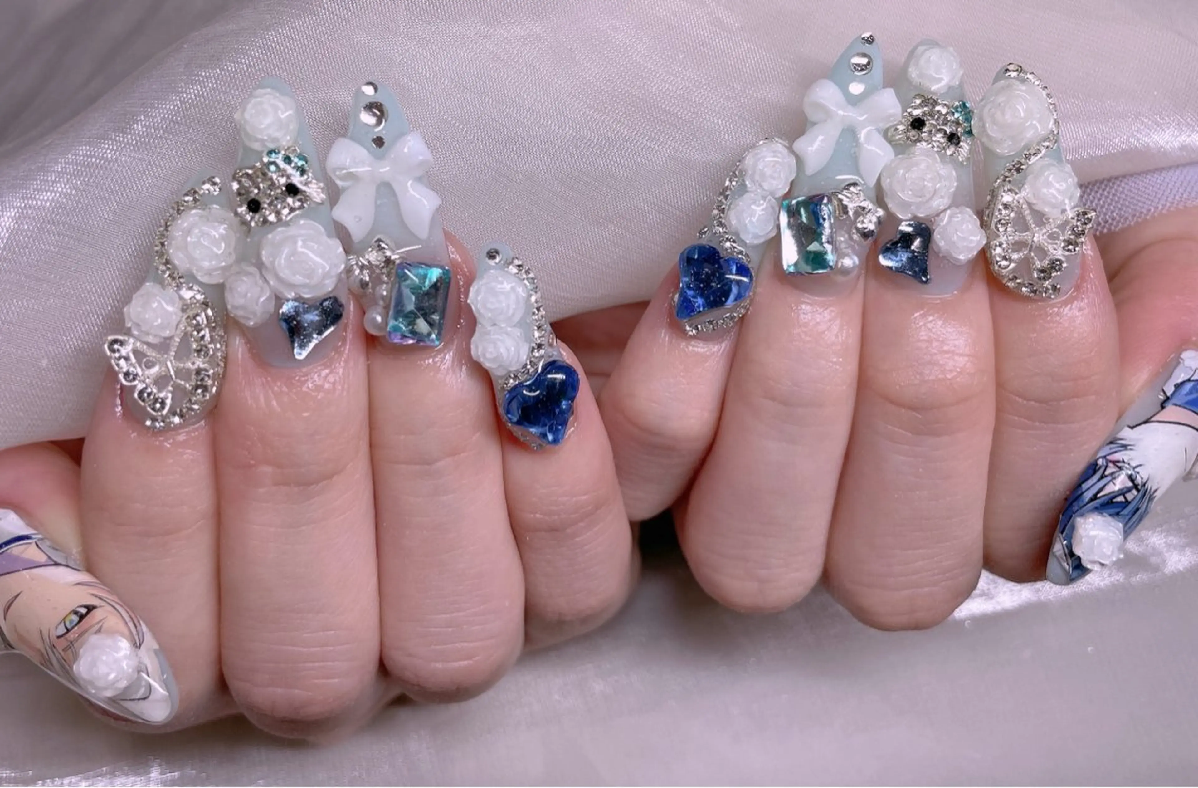 ネイル ブルー チークネイル フレンチネイル ハート ホログラムネイル 美爪パラジェル導入店 Sunnilyのネイルデザイン