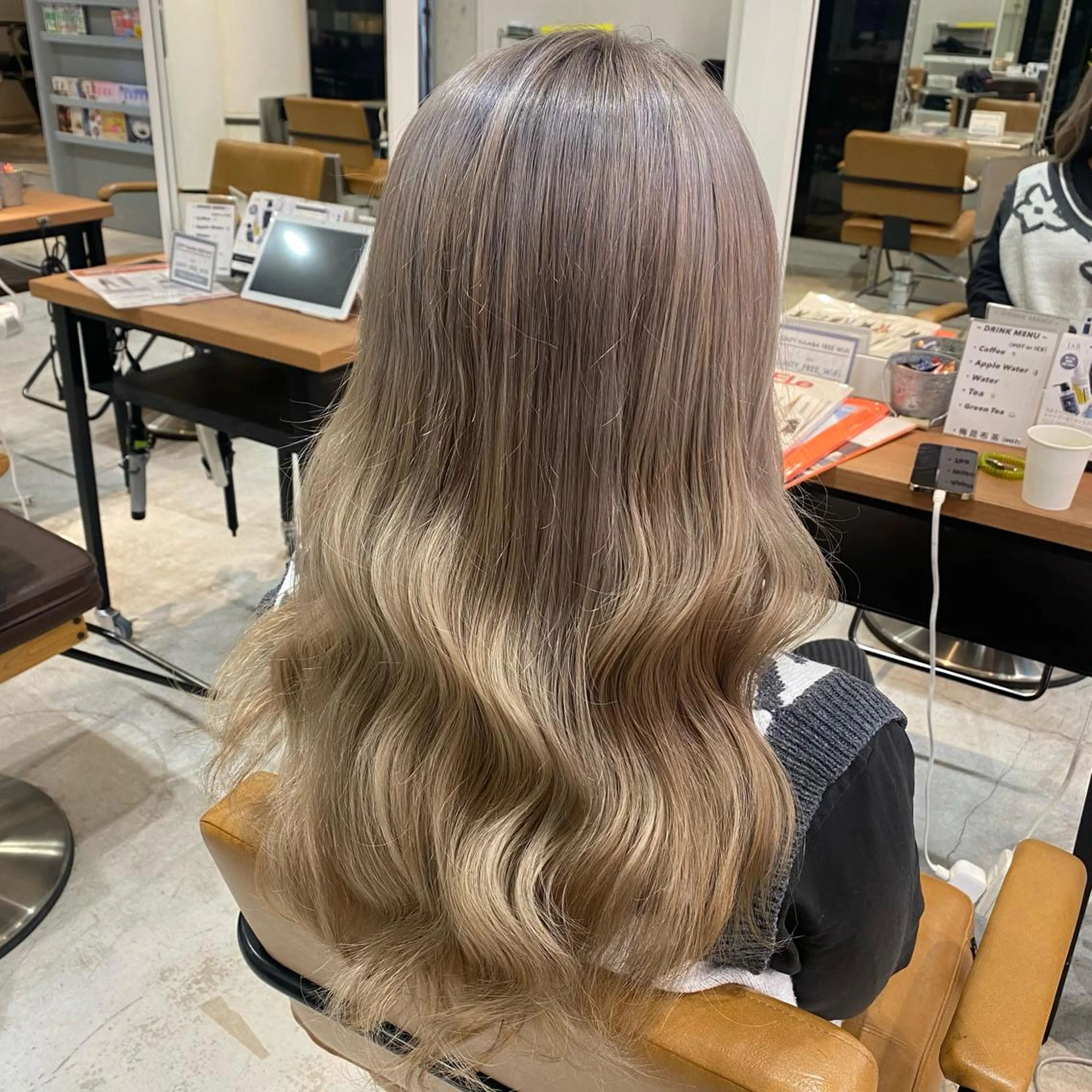 ロング カラー ヘアカラー トリートメント 韓国・網紅 🦋HONOKA🦋のヘアスタイル