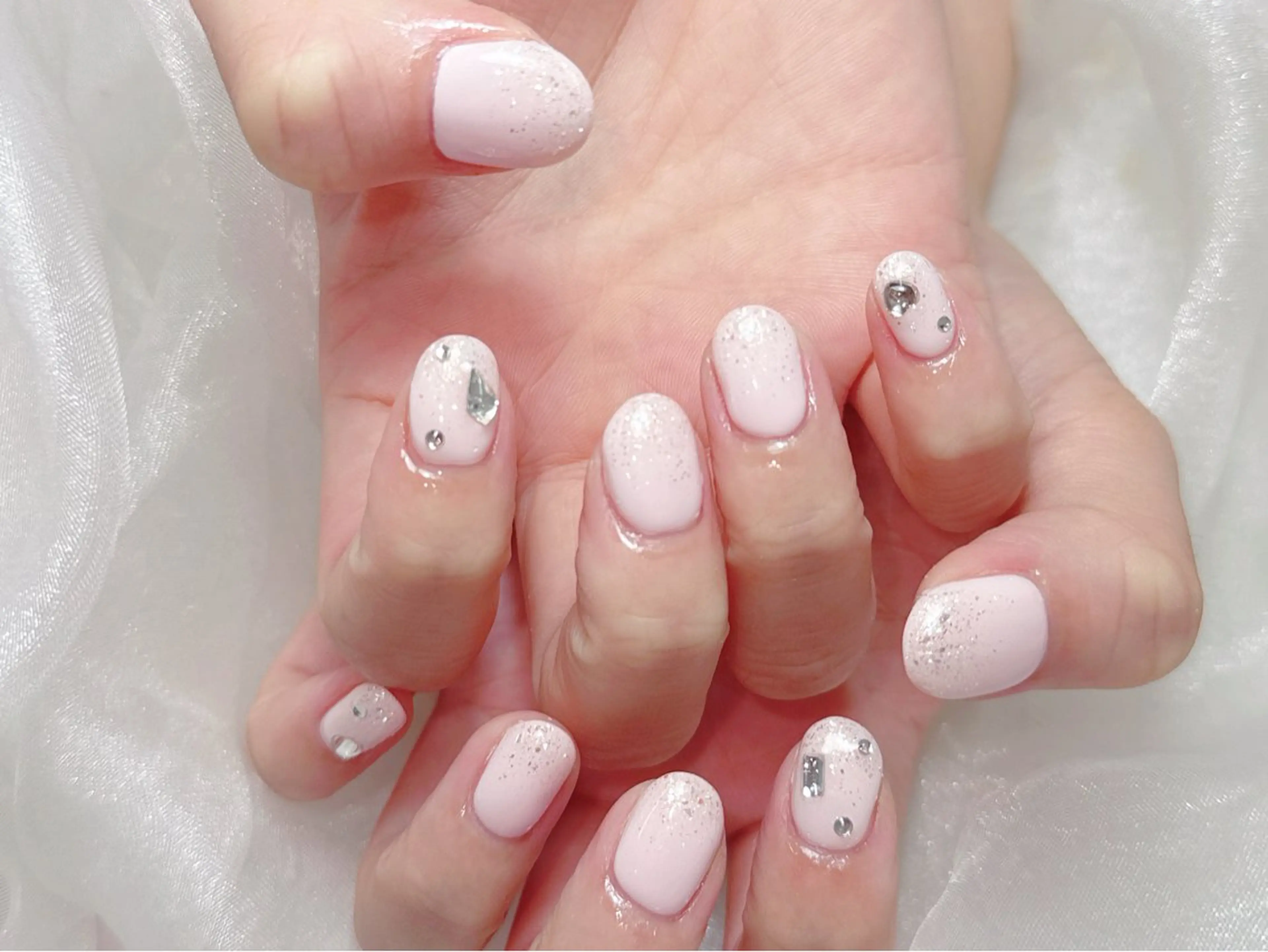 ネイル オーロラネイル フレンチネイル グラデーション 韓国ネイル マグネットネイル ハンドネイル NOA NAILのネイルデザイン
