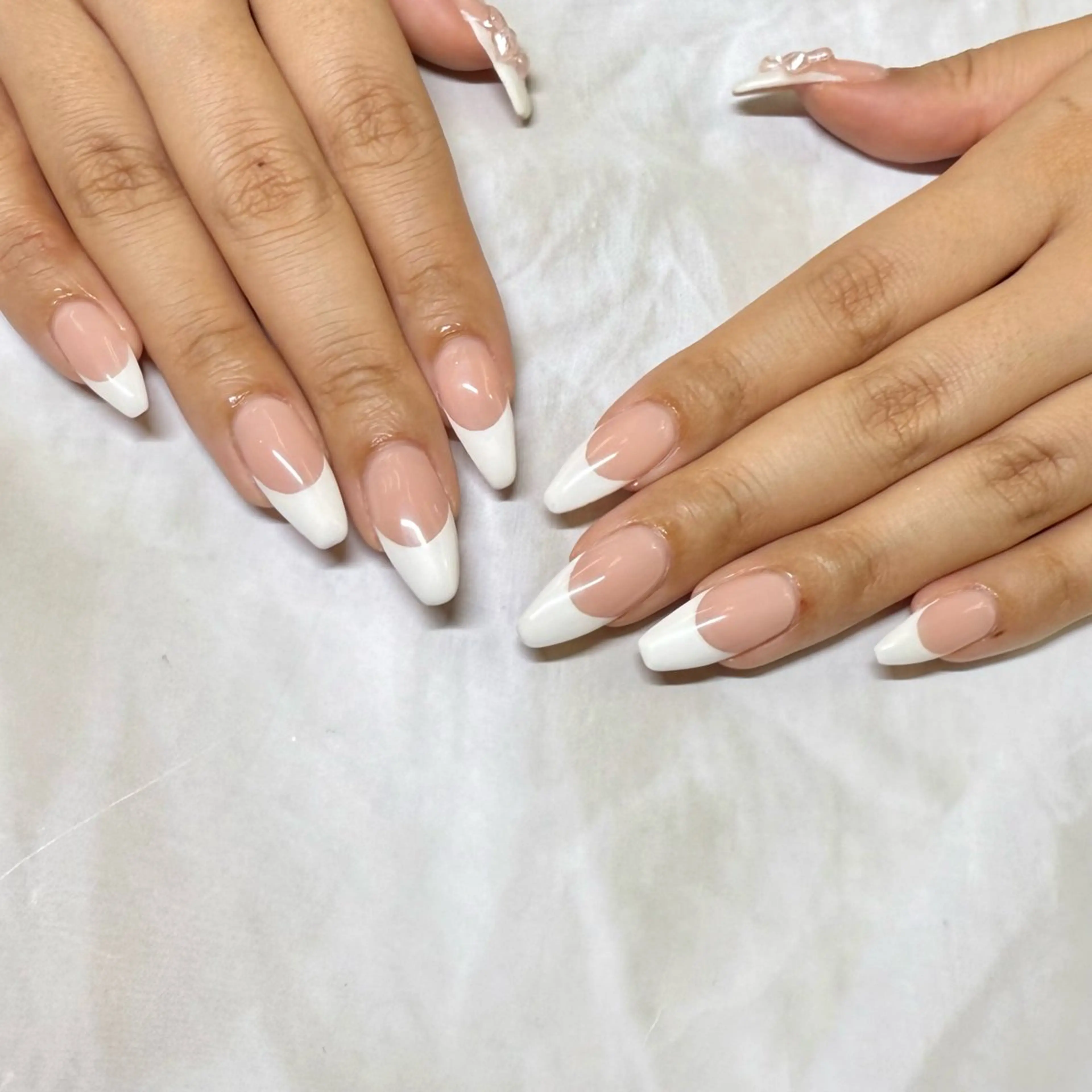 ネイル フレンチネイル ラメ(グリッター) ハンドネイル MIU🎀笹塚/ パラジェルのマツエク・マツパデザイン