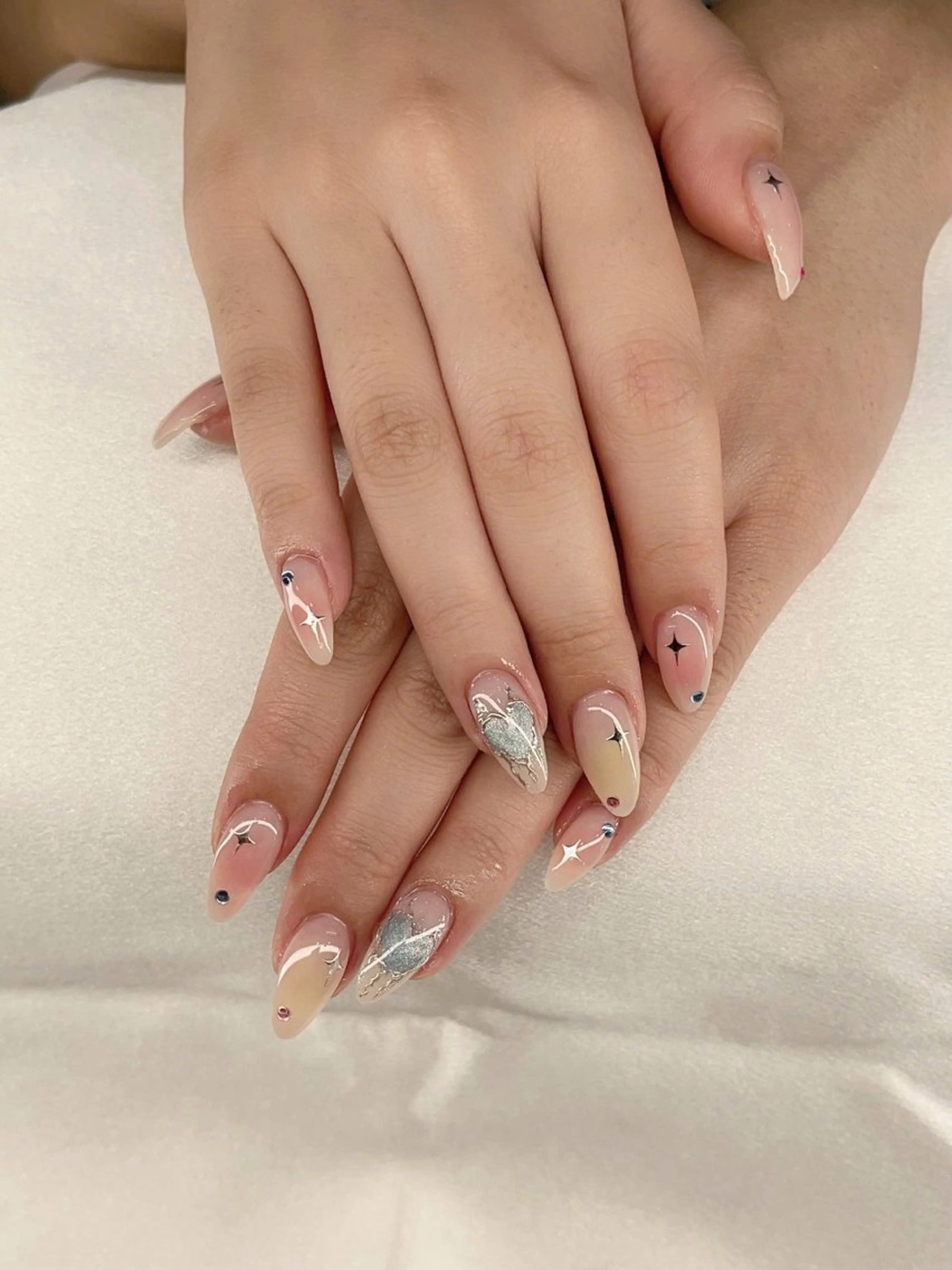 ネイル アニマル柄 オーロラネイル チークネイル フラッシュネイル ジェルネイル ハンドネイル T.A Nail Salon所属・Lyna Nail のネイルデザイン