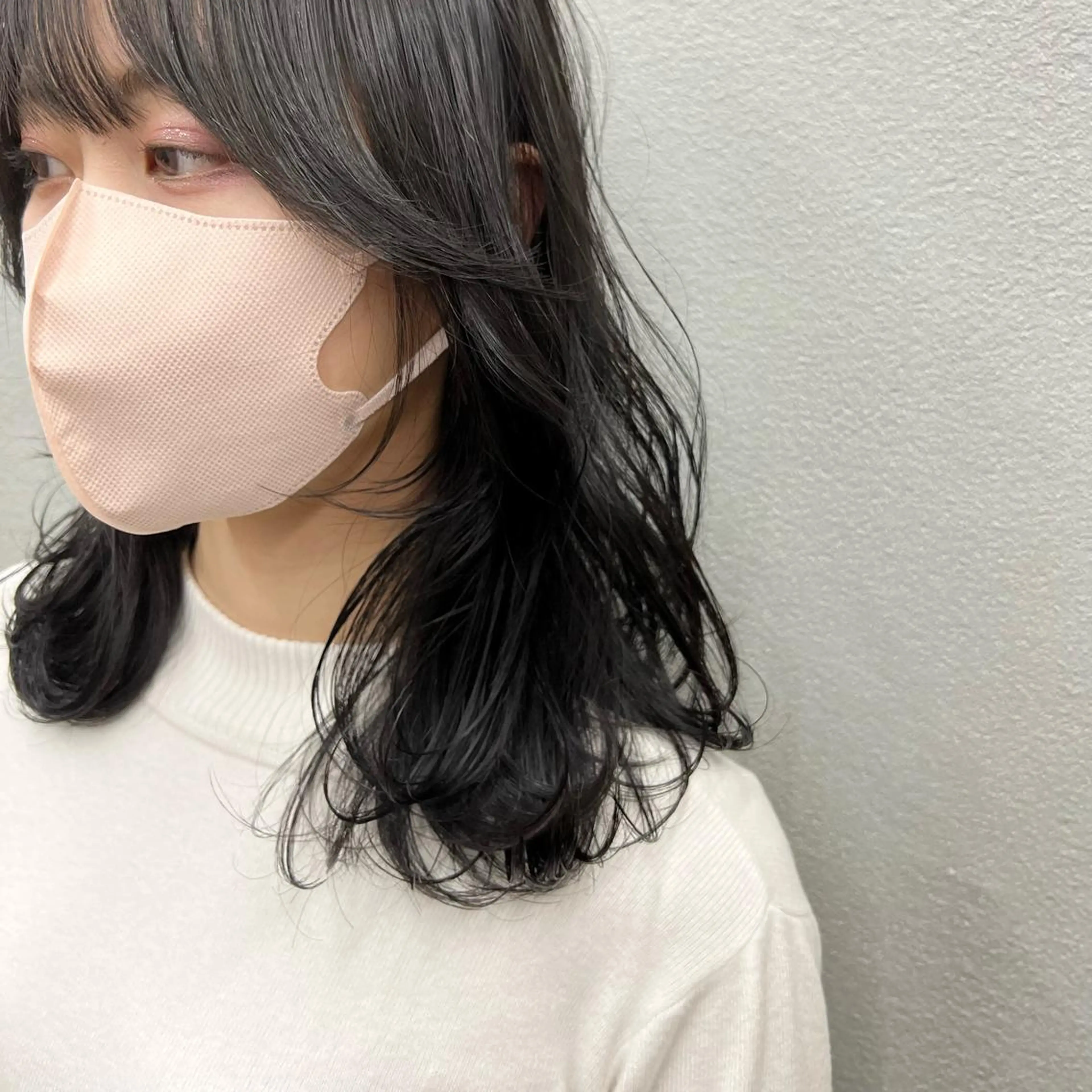 ミディアム カラー おくれ毛 カット ヘアカラー トリートメント お顔まわりカット🌱 emo.村松泉綺のヘアスタイル