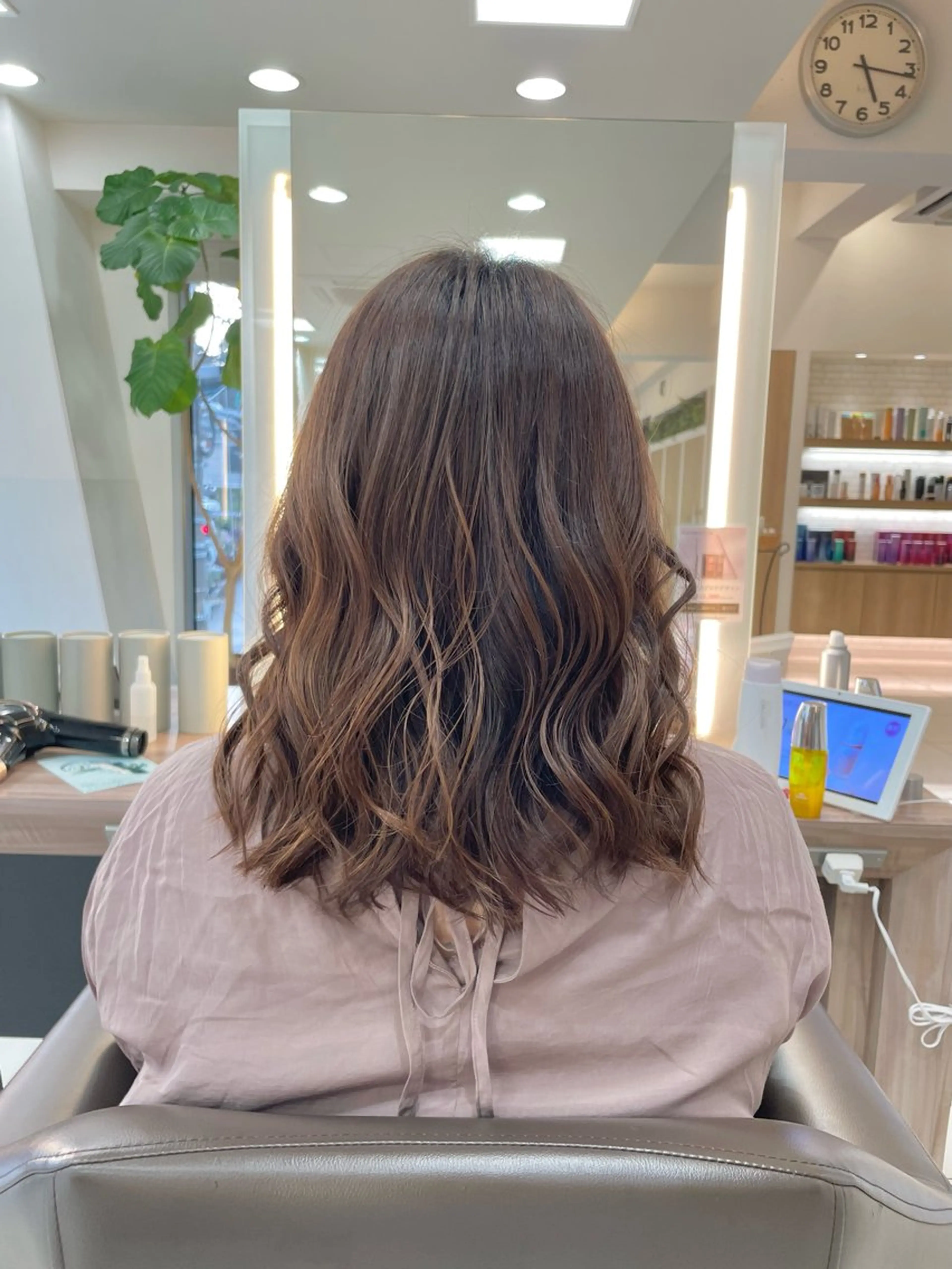 セミロング 艶カラー/ 鎌倉　アズサのヘアスタイル