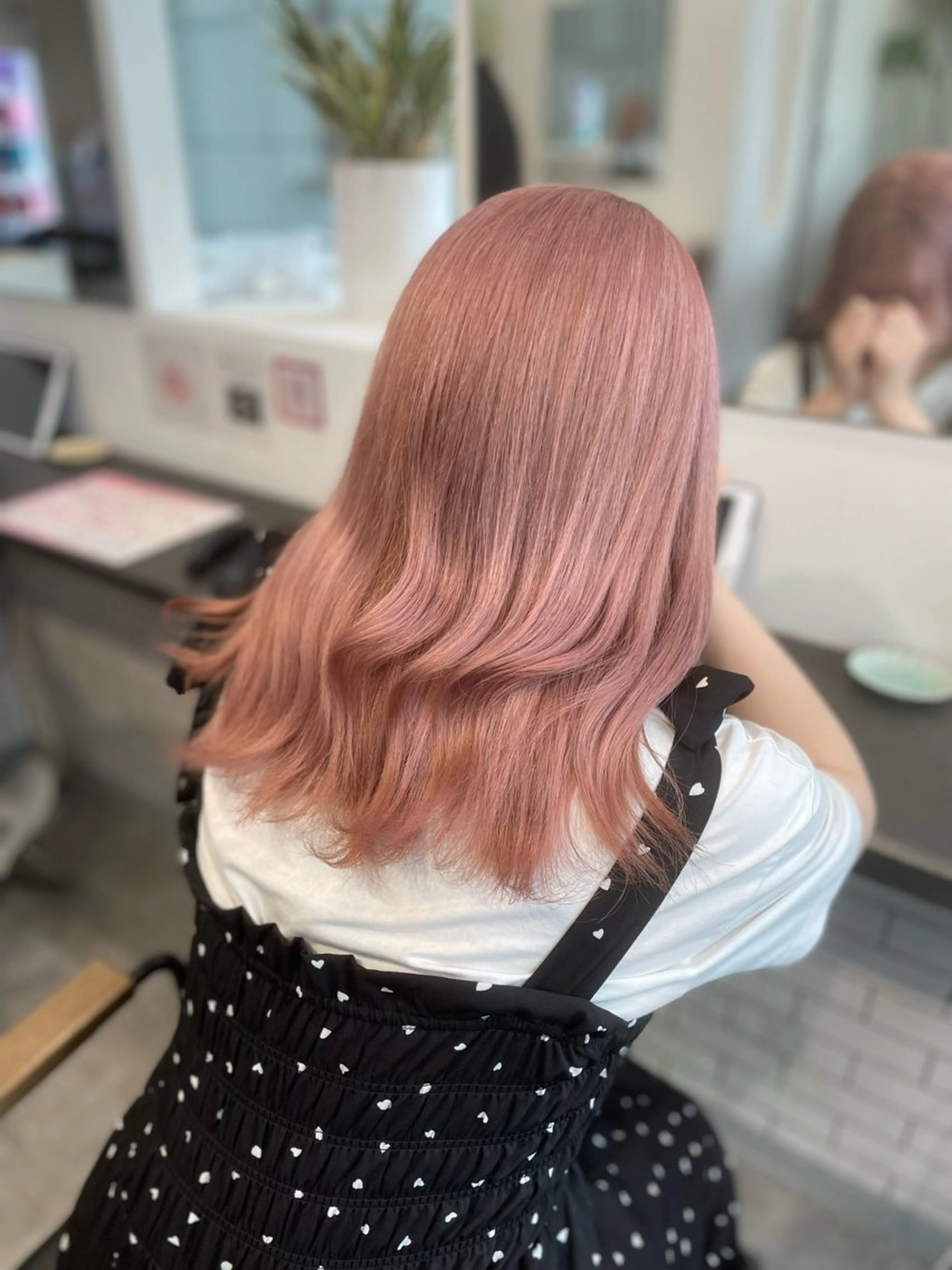 セミロング カラー ベージュカラー ピンクカラー ピンクベージュ ヘアカラー 京都美容師 塩のヘアスタイル