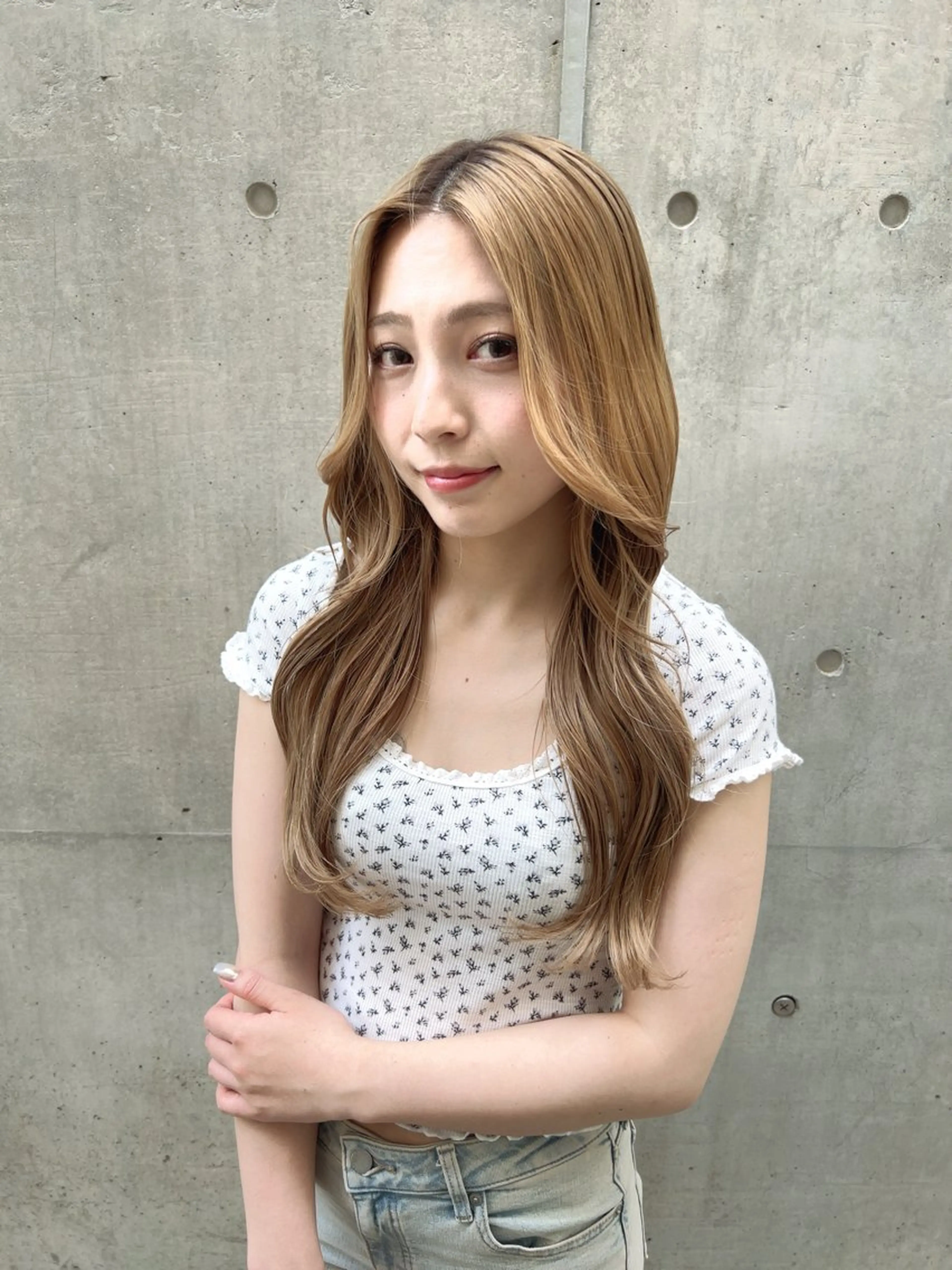 ロング カラー 顔周りカット レイヤーカット カット ヘアセット TOMONA👑 ミルクティーレイヤーのヘアスタイル