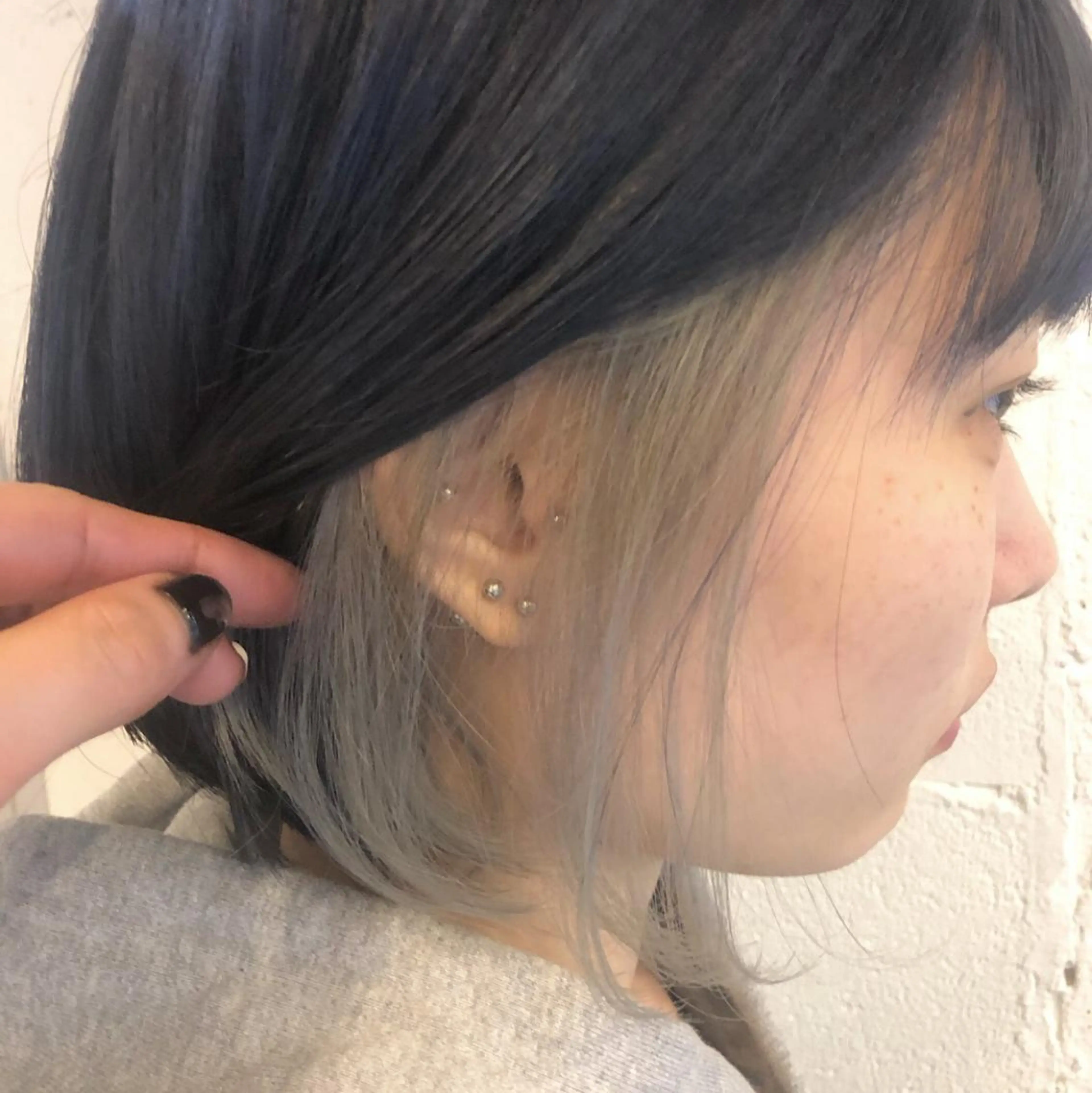 ショート カラー ブリーチ ヘアカラー トリートメント 坂田 友梨奈のヘアスタイル