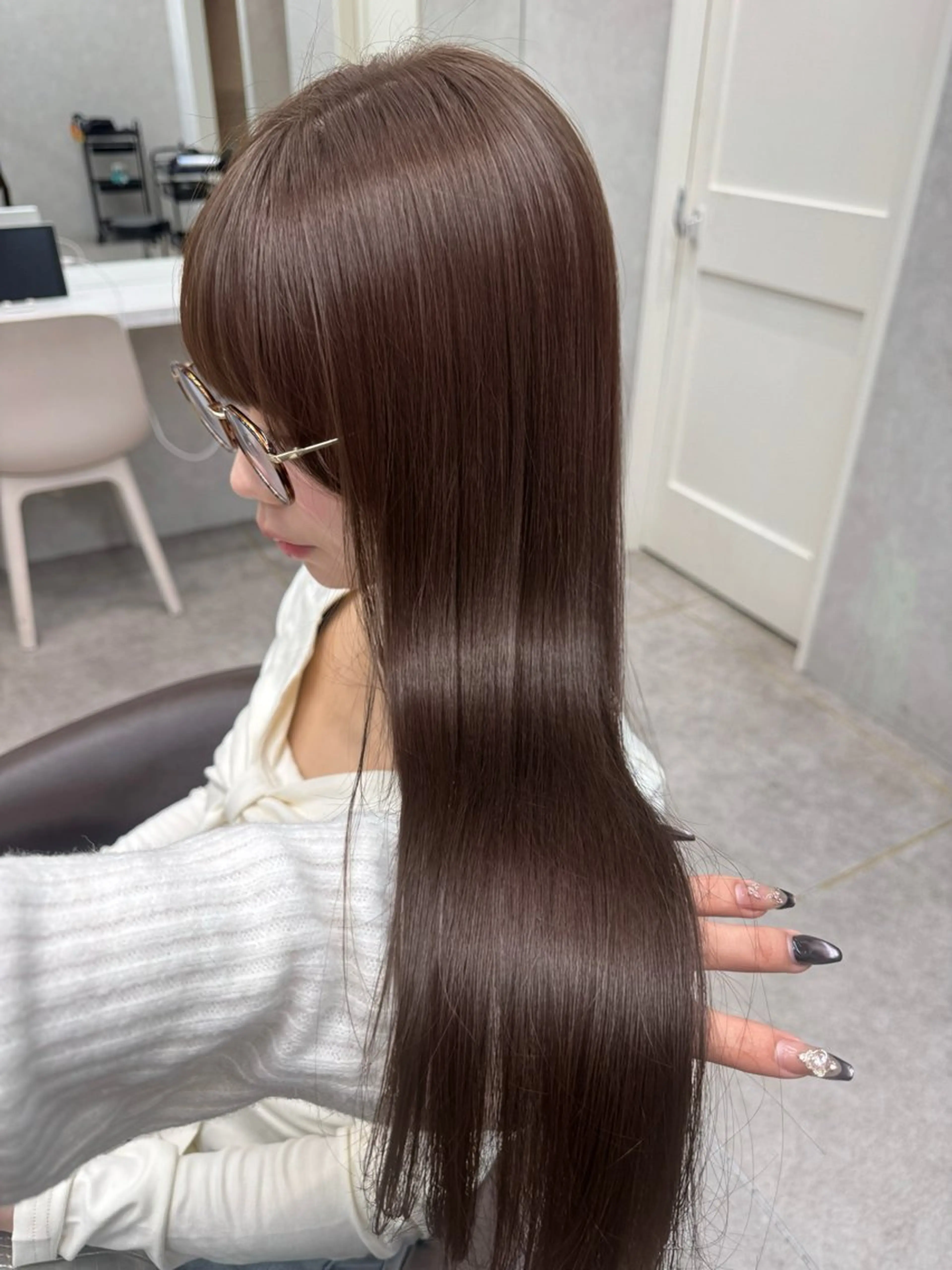 ロング ヘアカラー トリートメント Nanami / ベージュ/グレージュのヘアスタイル