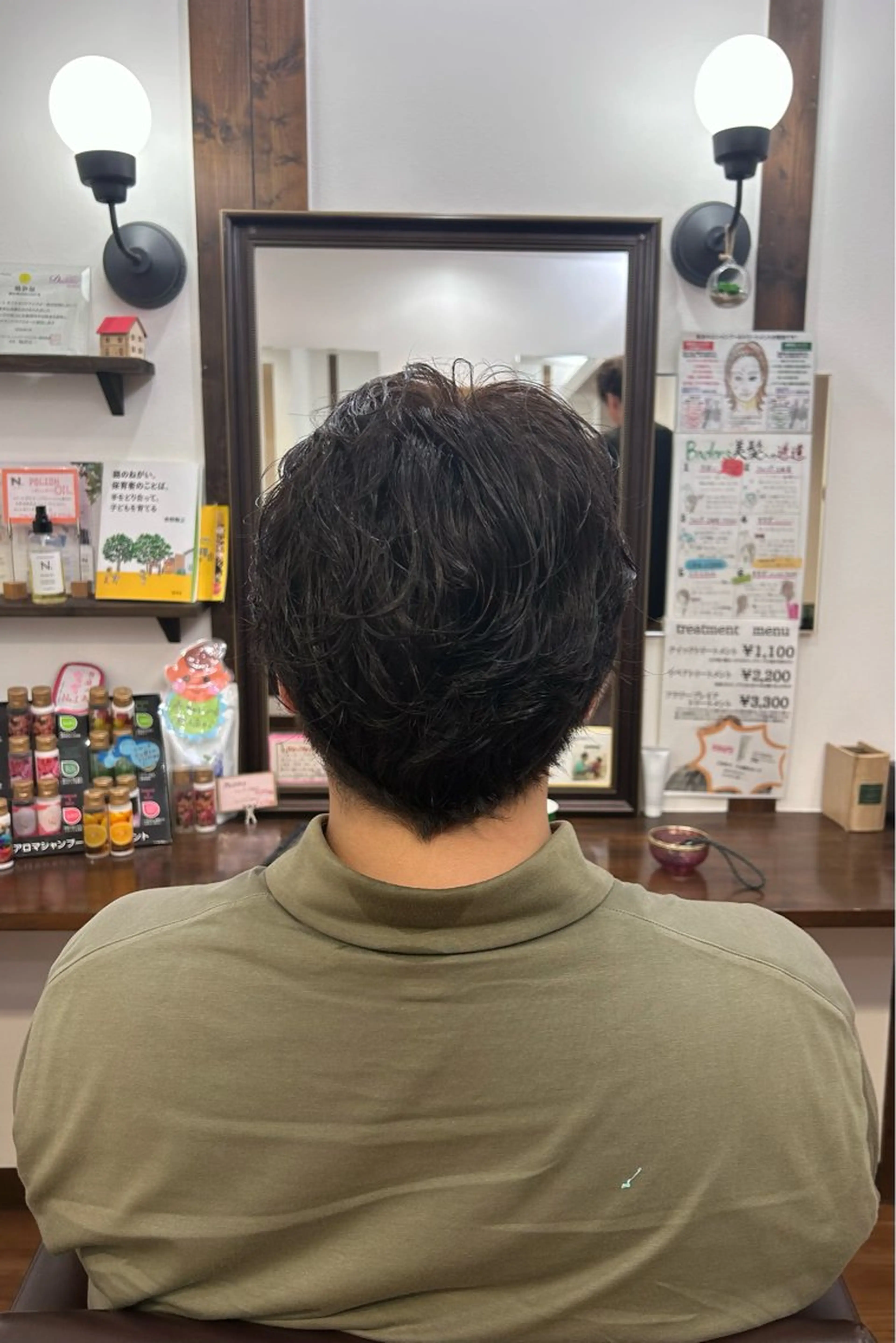 ショート カラー メンズ ブラウンカラー ラベンダーカラー ラベンダーブラウン ヘアカラー flower所属・原田 歩実のヘアスタイル