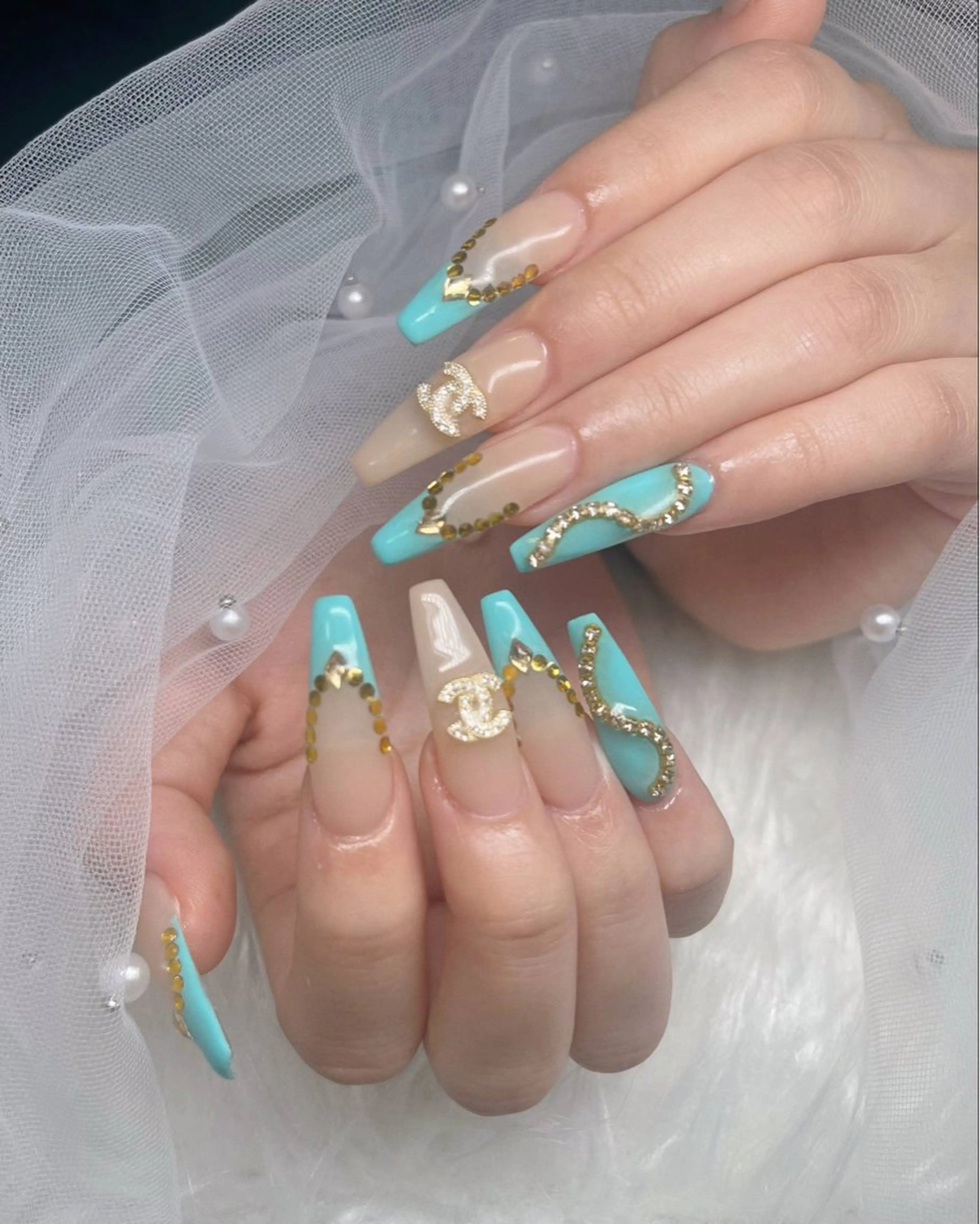 ネイル オーロラネイル フレンチネイル ジェルネイル ハロウィン キラキラネイル ハンドネイル H.baby Nail Salonのネイルデザイン