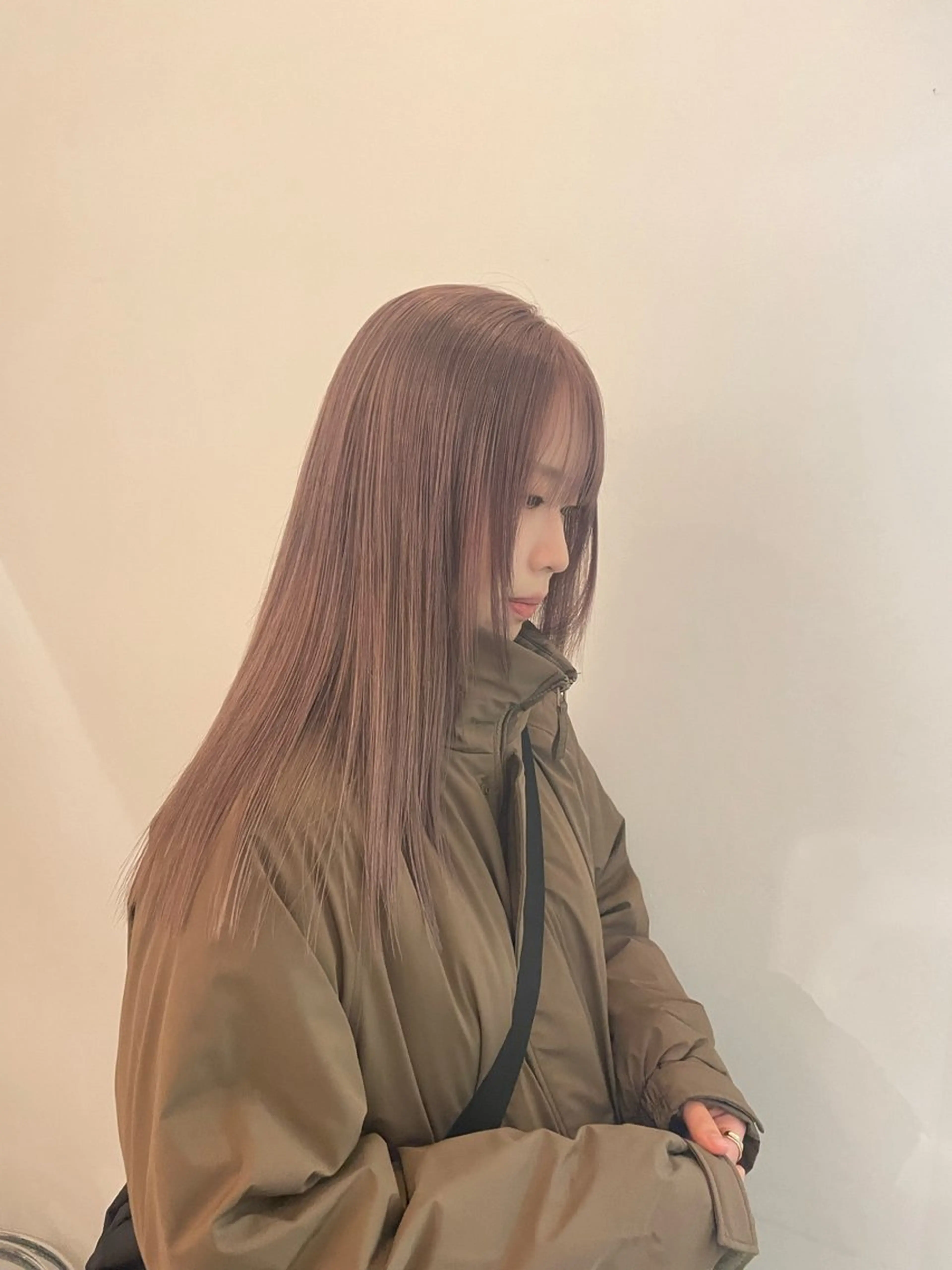 ロング カラー グレージュ HITOMI ショートカットのヘアスタイル
