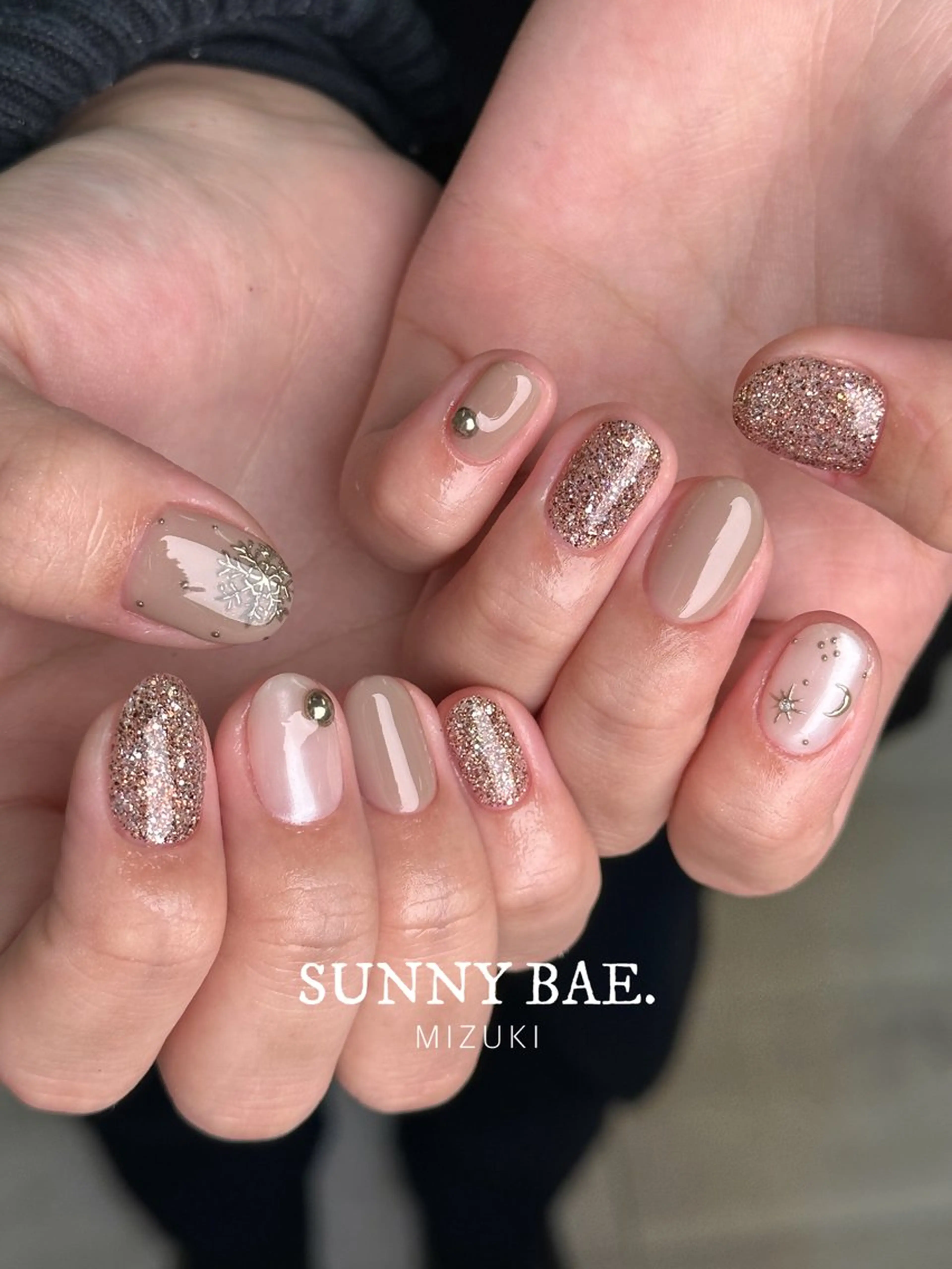 ネイル ゴールド ホワイト ハンドネイル SUNNY BAE. 🌼MIZUKIのネイルデザイン