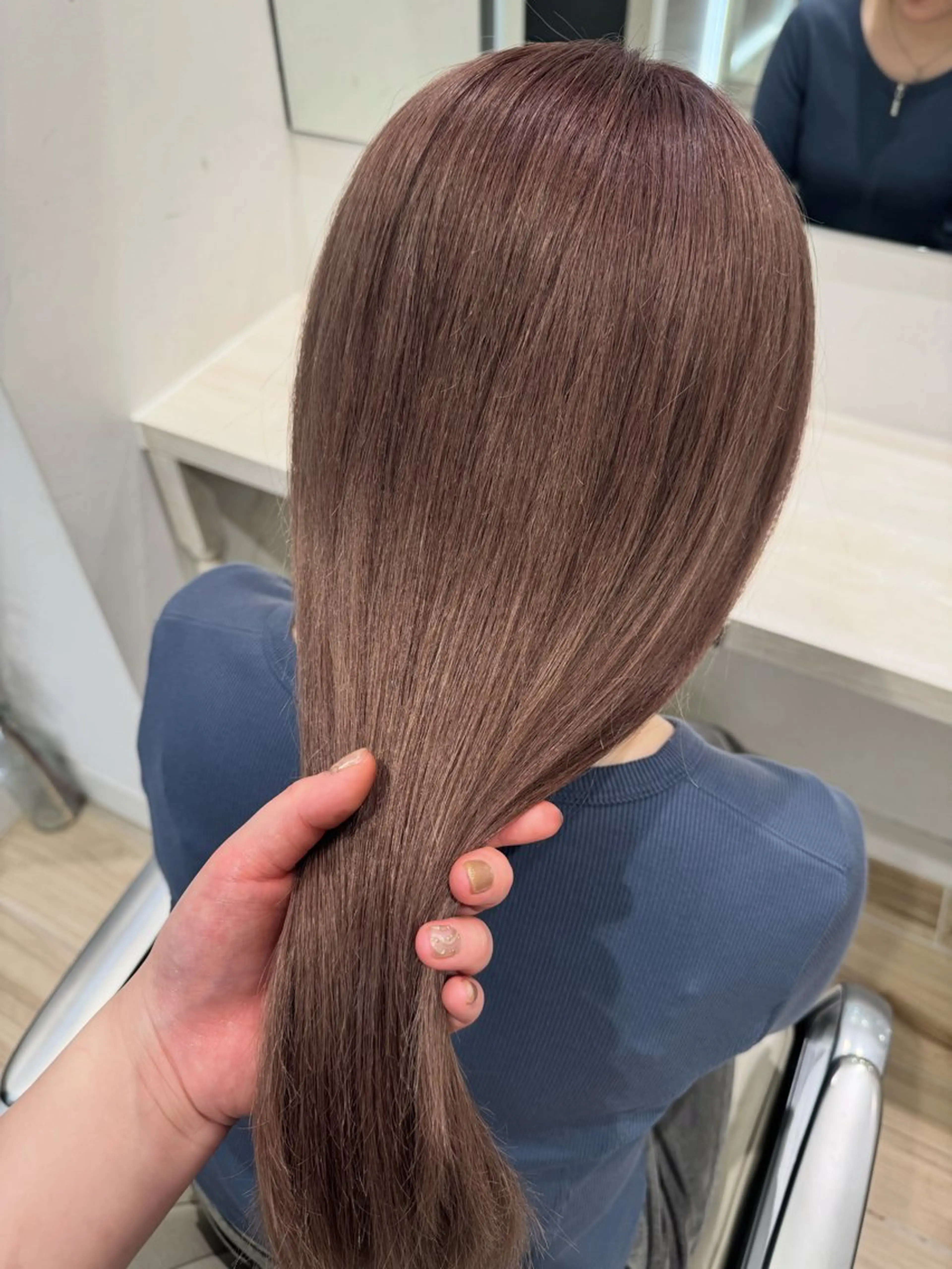 ロング カラー アディクシーカラー ベージュカラー ブリーチ 透明感カラー ハイトーンカラー 成田 悠里【鶴見 BONECCA】のヘアスタイル