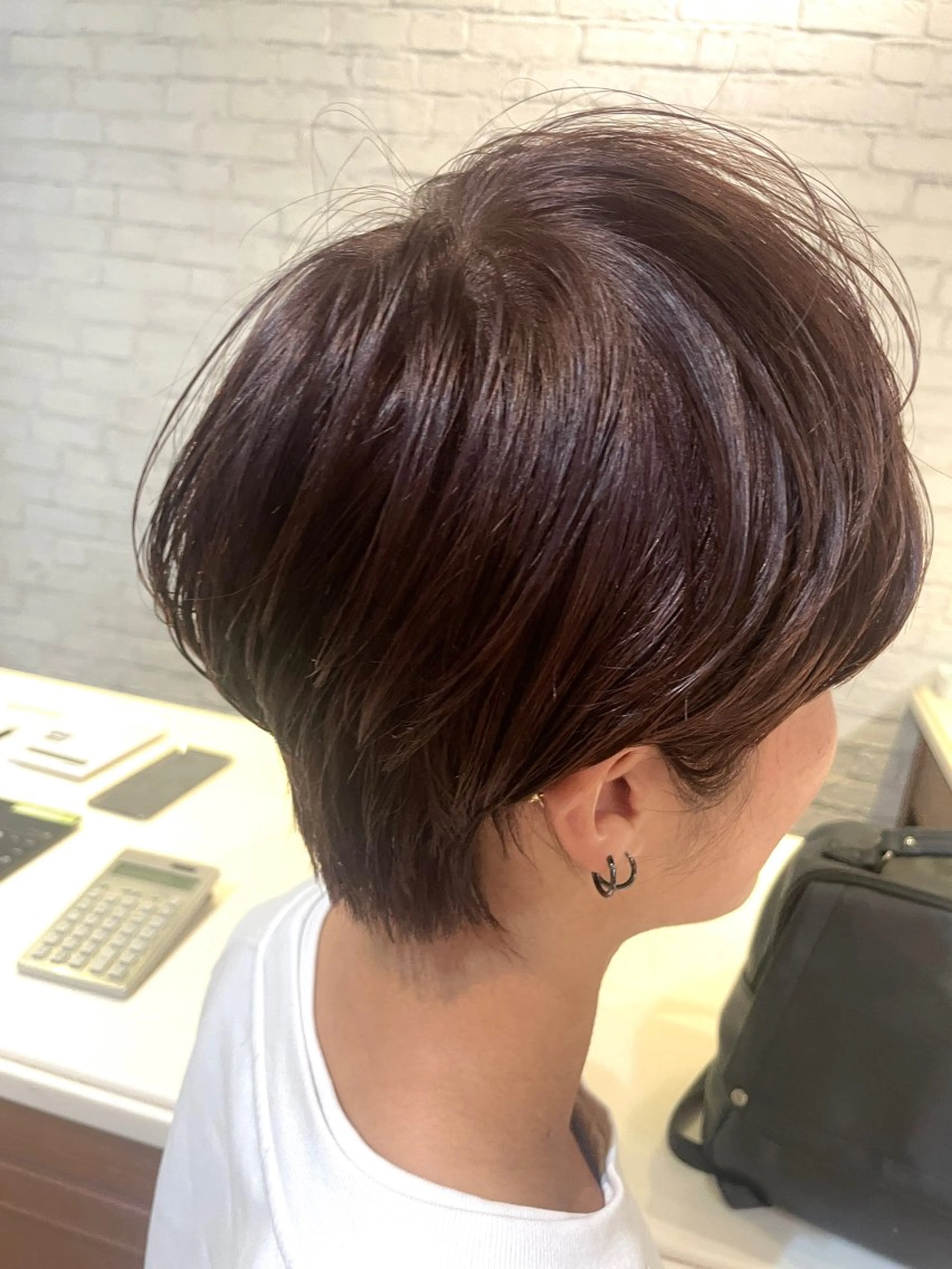 ショート カラー ショートレイヤー レイヤーカット ショートヘア カット ヘアカラー トリートメント BEBE所属・ブリーチなし 透明感カラーKANAのヘアスタイル