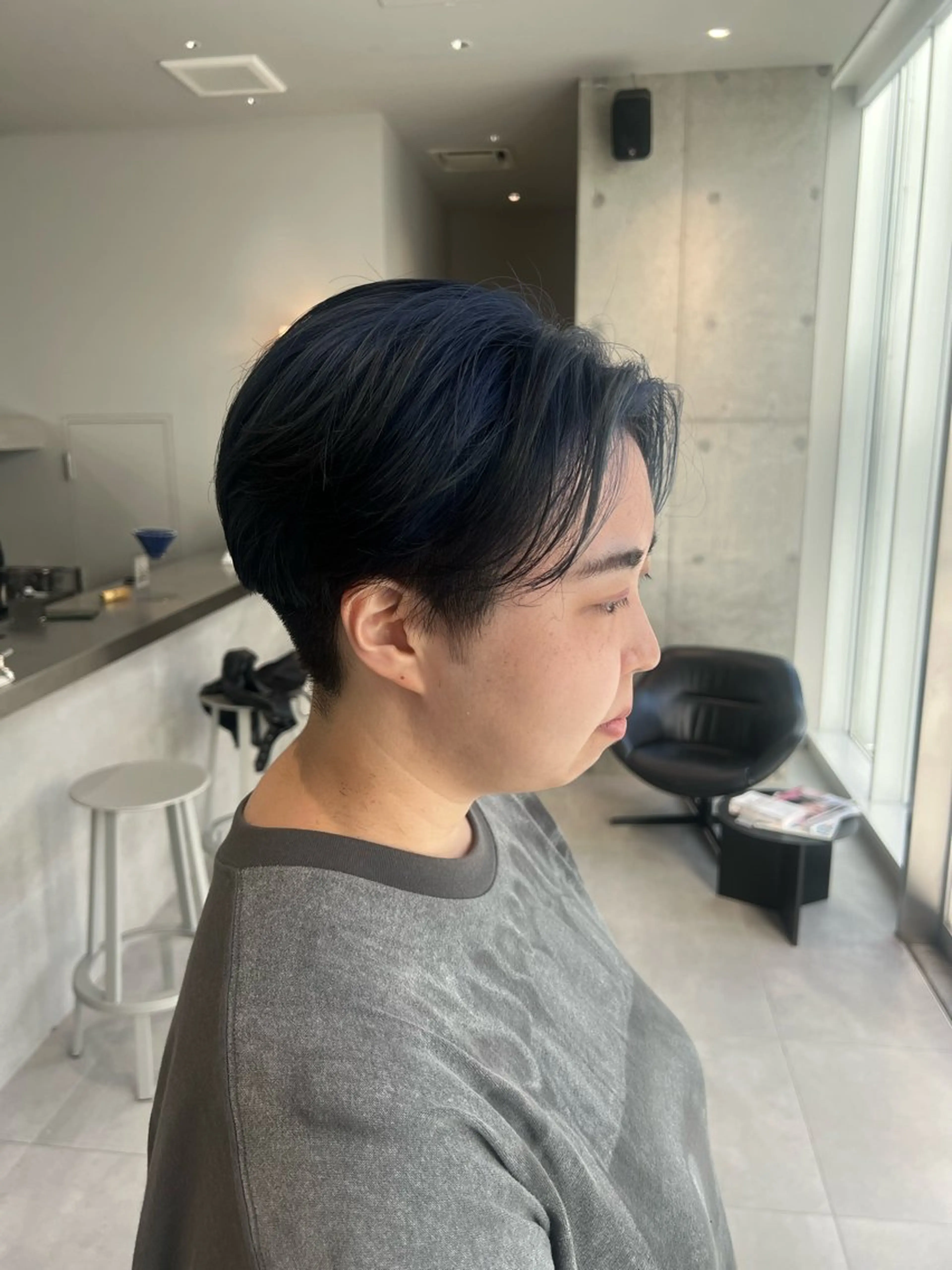 ショート カラー ハンサムショート 黒髪 ブルーカラー ショートヘア カット ヘアカラー トリートメント KENTO/ レイヤーカット/艶髪のヘアスタイル