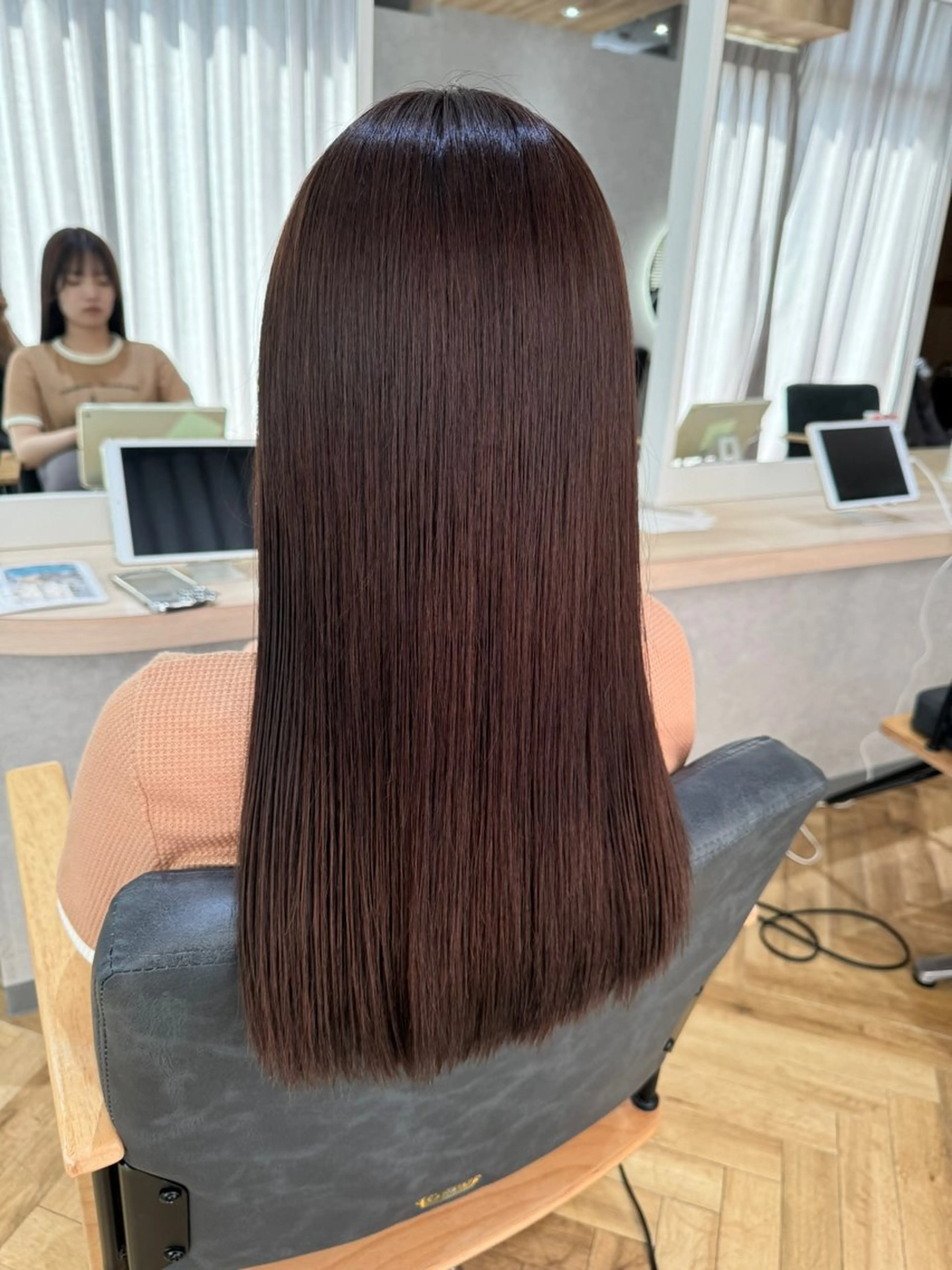 ロング カラー ブラウンカラー ラベンダーカラー トリートメント ヘアカラー トリートメント 透け 艶感カラー 顔周り 齊木 勇人のヘアスタイル