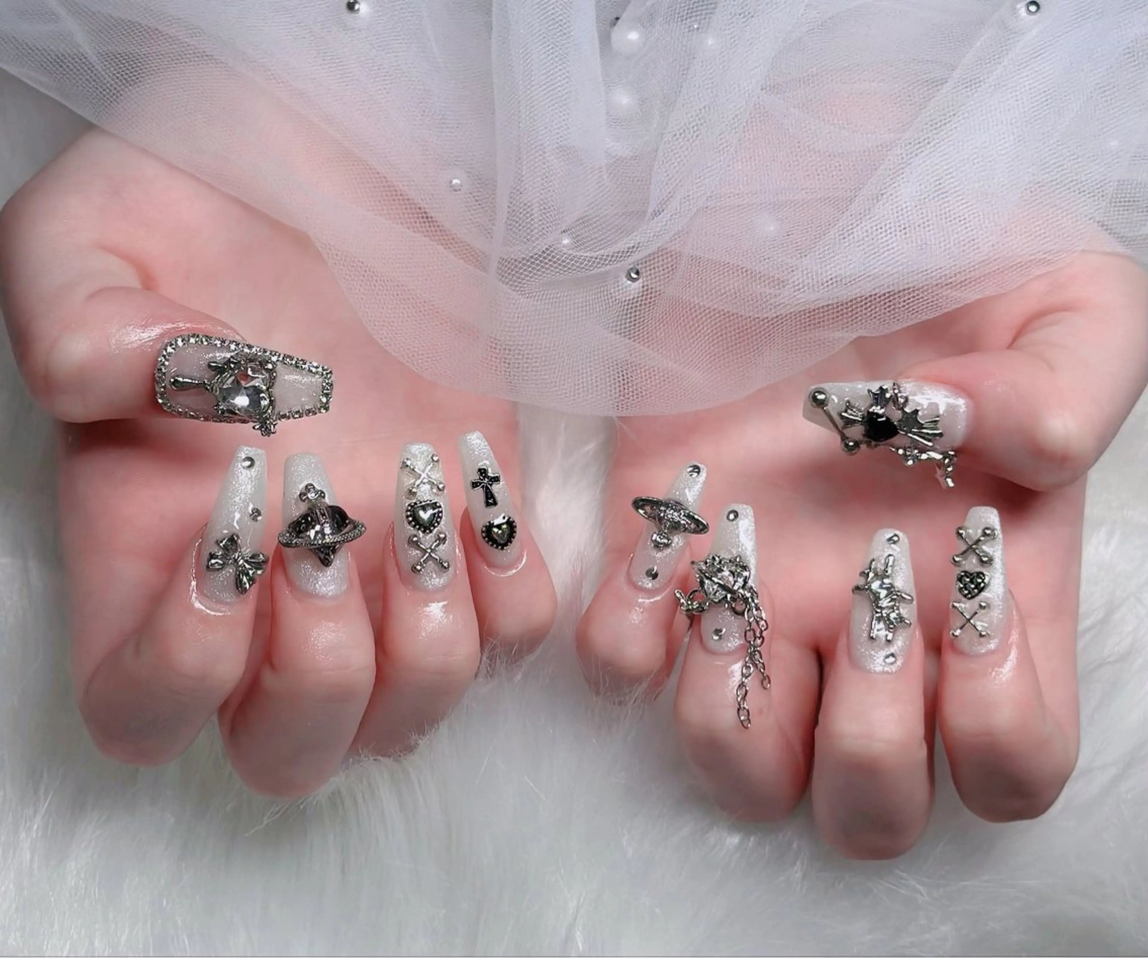 ネイル オーロラネイル フレンチネイル ジェルネイル ハロウィン キラキラネイル ハンドネイル H.baby Nail Salon所属・H.baby Nail Salonのネイルデザイン