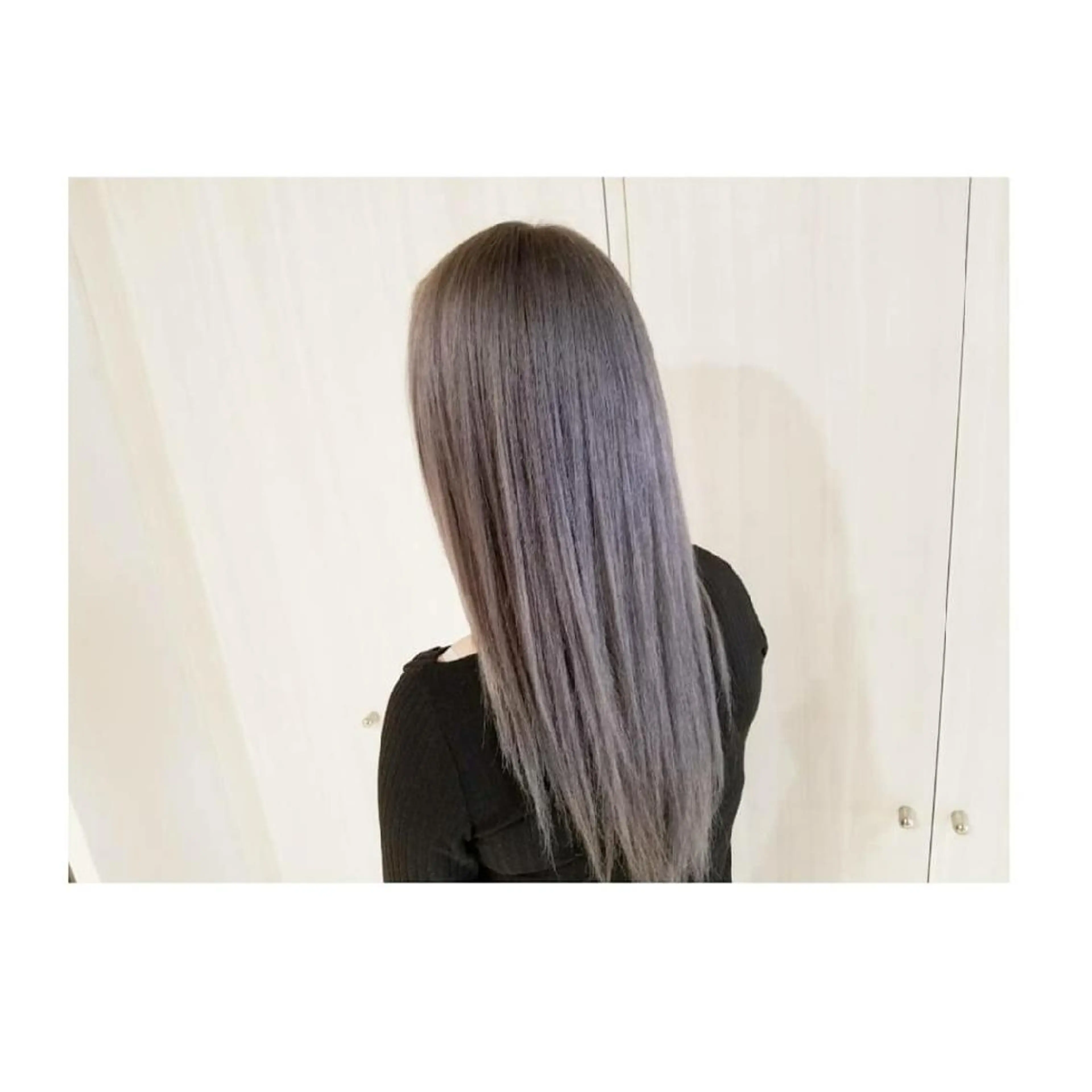 ロング カラー ブリーチ グレージュ Luana 矢場町のヘアスタイル