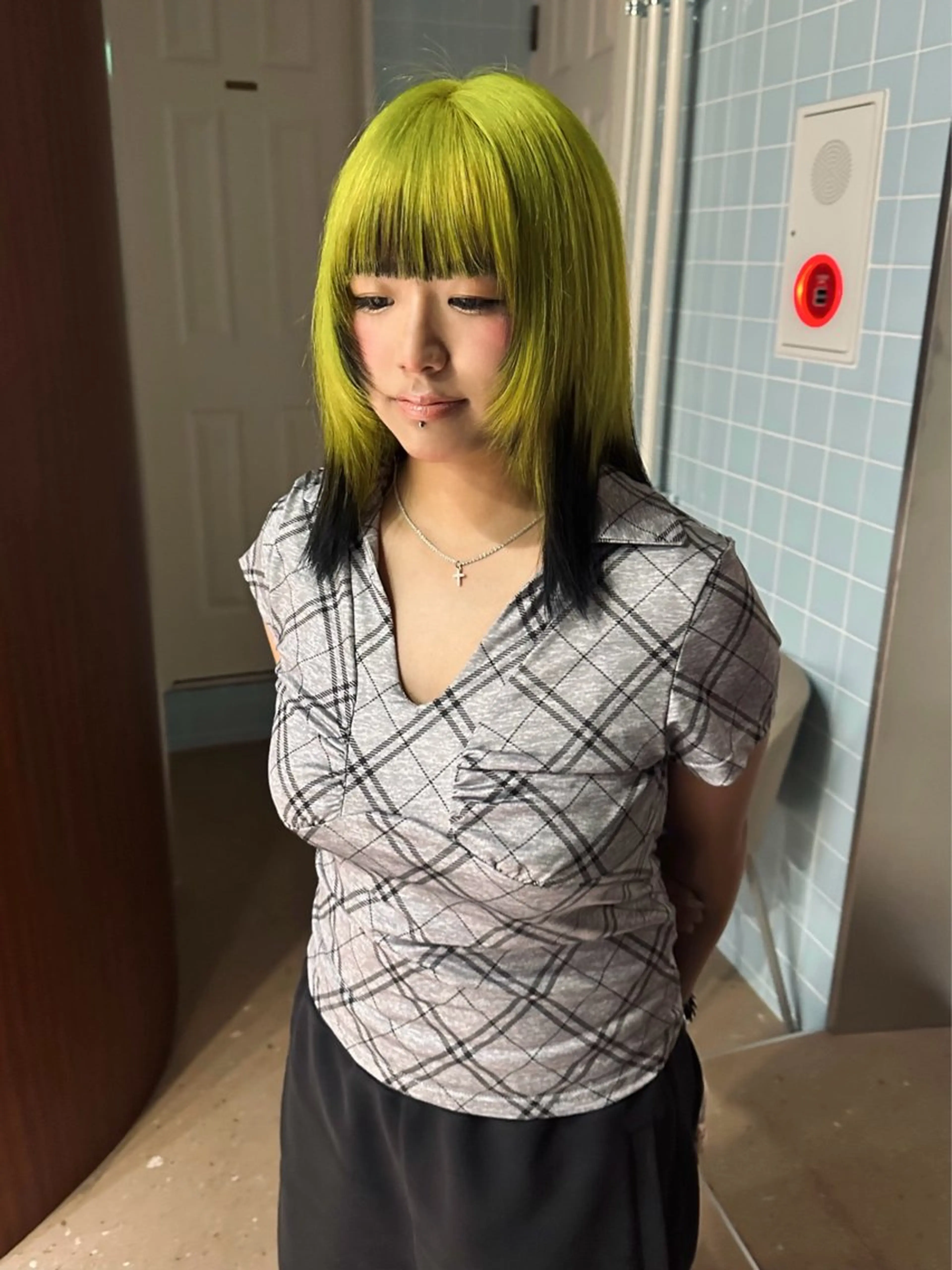 ミディアム カラー デザインカラー ハイトーンカラー ボブ 顔まわりレイヤー レイヤーカット カット ヘアカラー トリートメント ウルフ/レイヤー/ 渋谷🔮西村 悠大のヘアスタイル