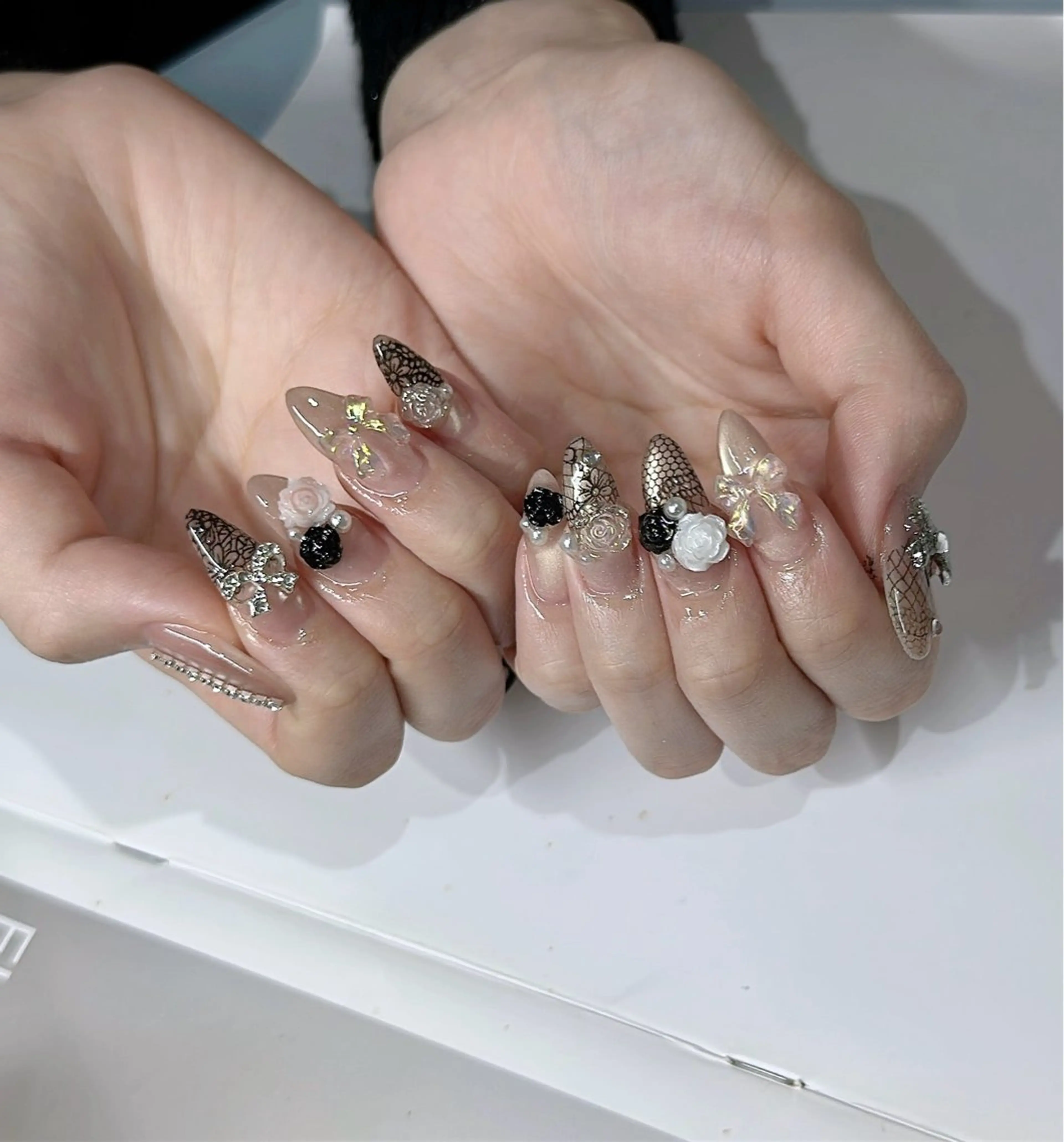 ネイル ジェルネイル ガーリー レース ロングネイル ハンドネイル NANA NAILのネイルデザイン