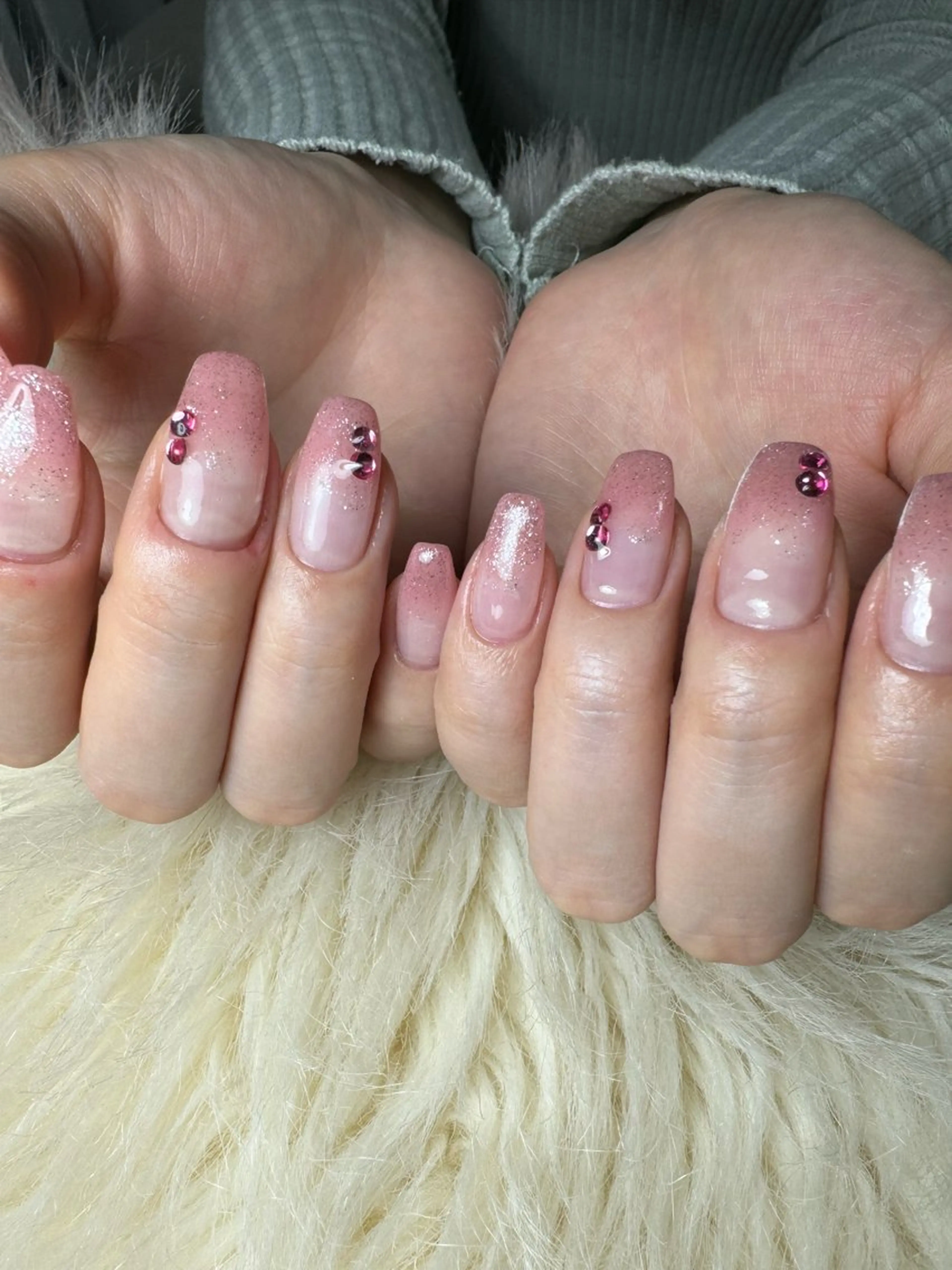 ネイル ジェルネイル グラデーション ラメ(グリッター) 持ち込み オフィスネイル ハンドネイル flowers nailのネイルデザイン
