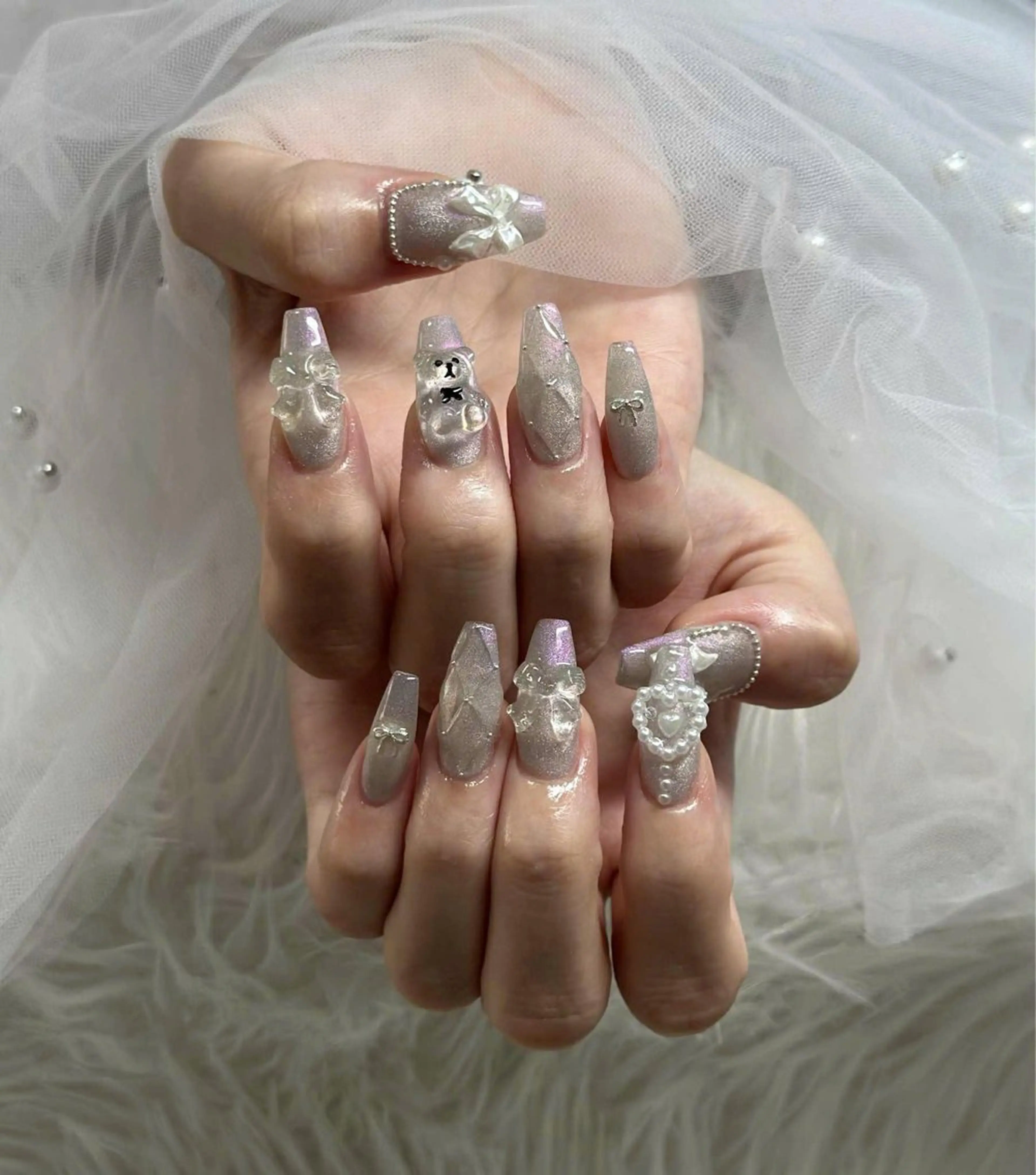 ネイル オーロラネイル フレンチネイル ジェルネイル ハロウィン キラキラネイル ハンドネイル H.baby Nail Salonのネイルデザイン
