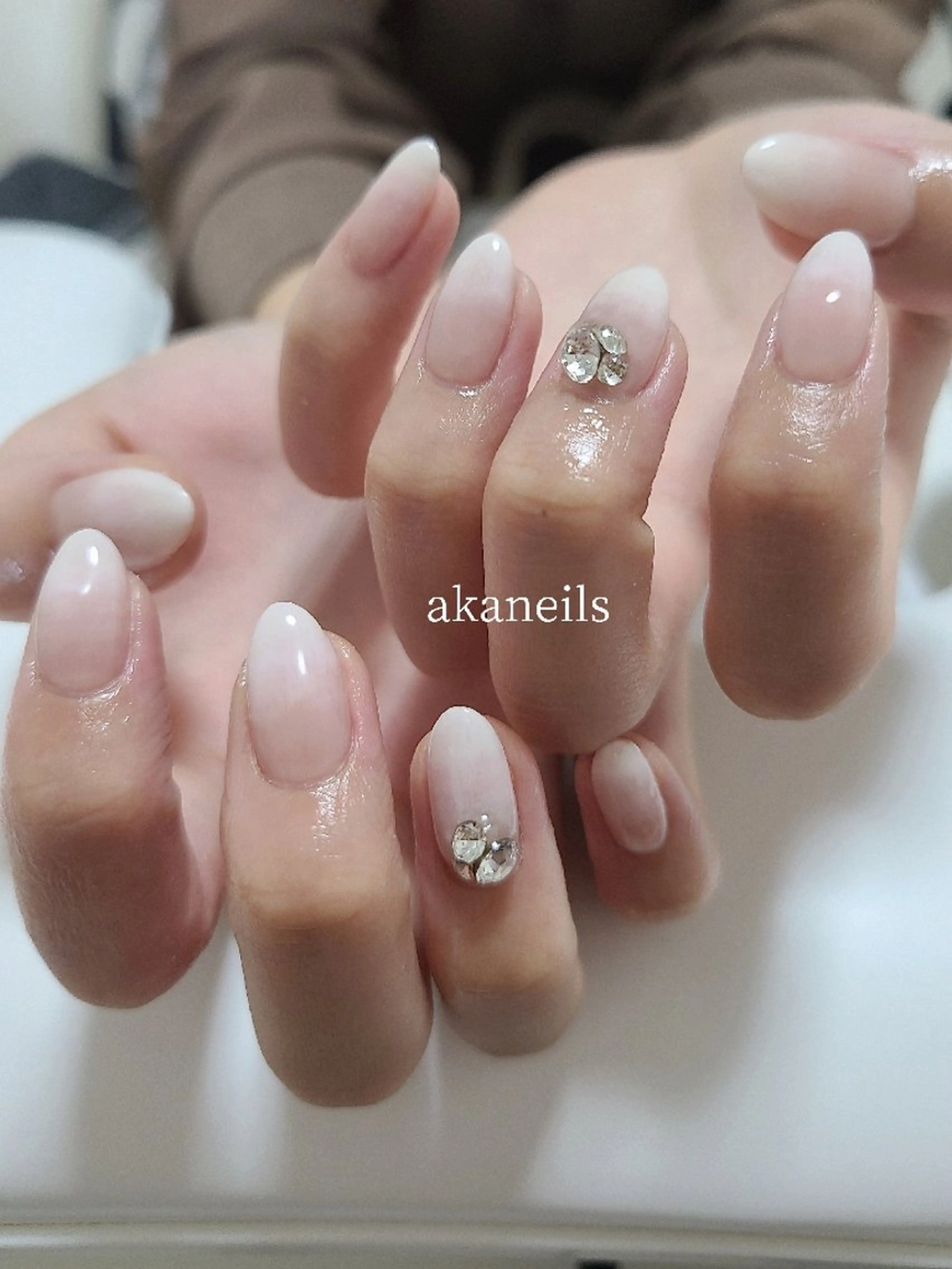 ネイル グラデーション ホワイト ハンドネイル 【akaneils】 アカネのネイルデザイン