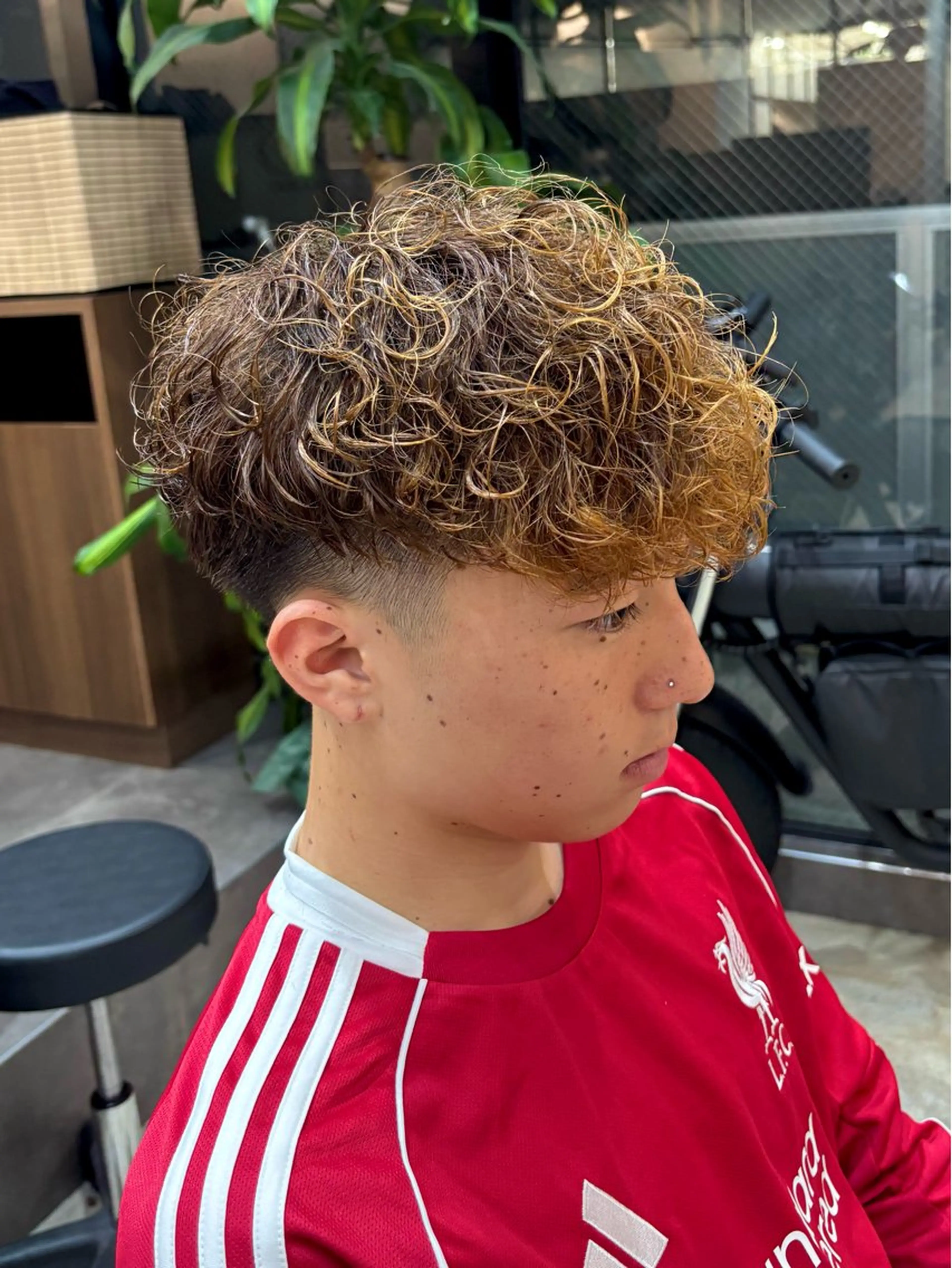 カラー パーマ メンズ 渡 汐音のヘアスタイル