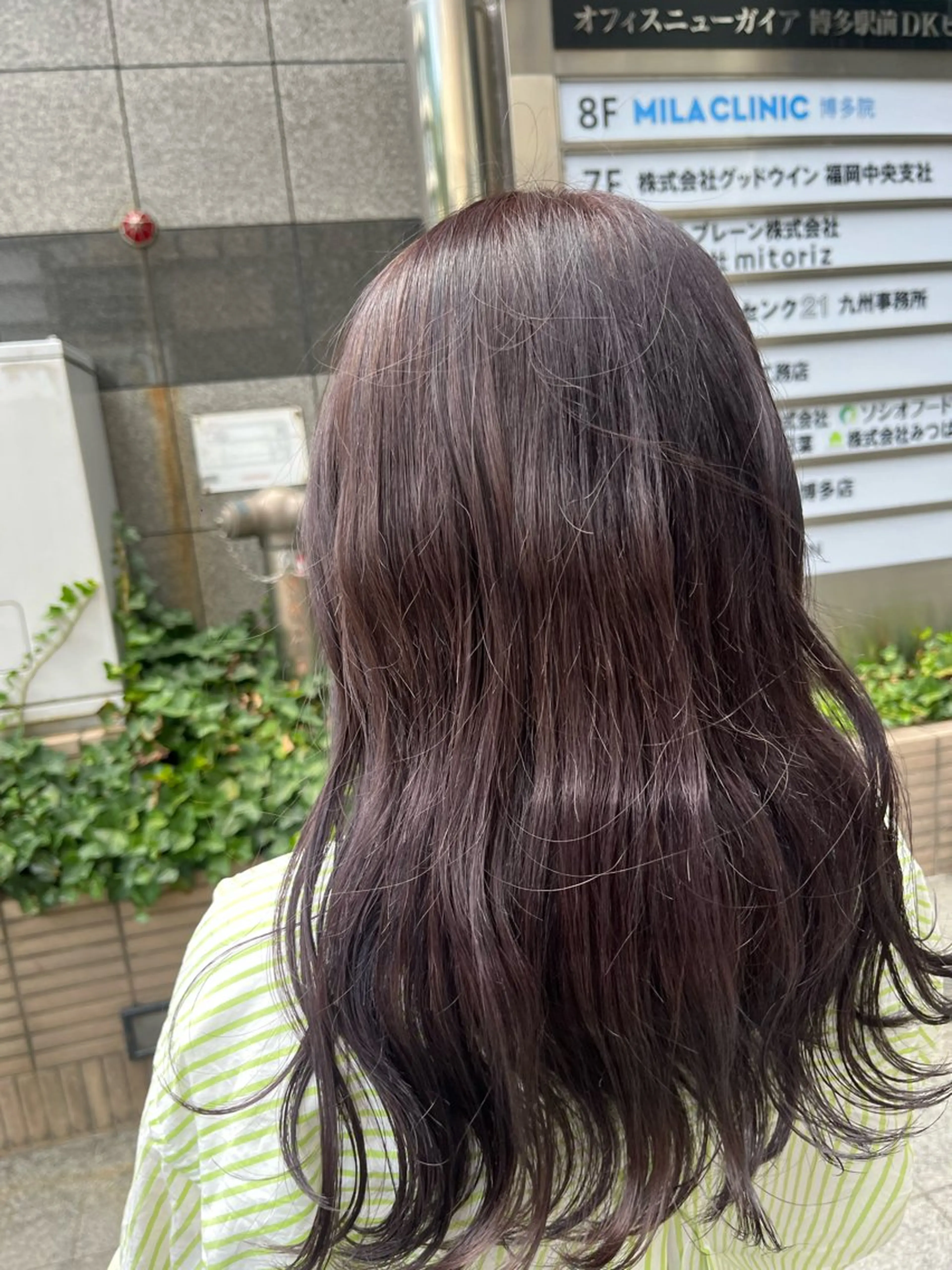 ミディアム カラー 渡 汐音のヘアスタイル