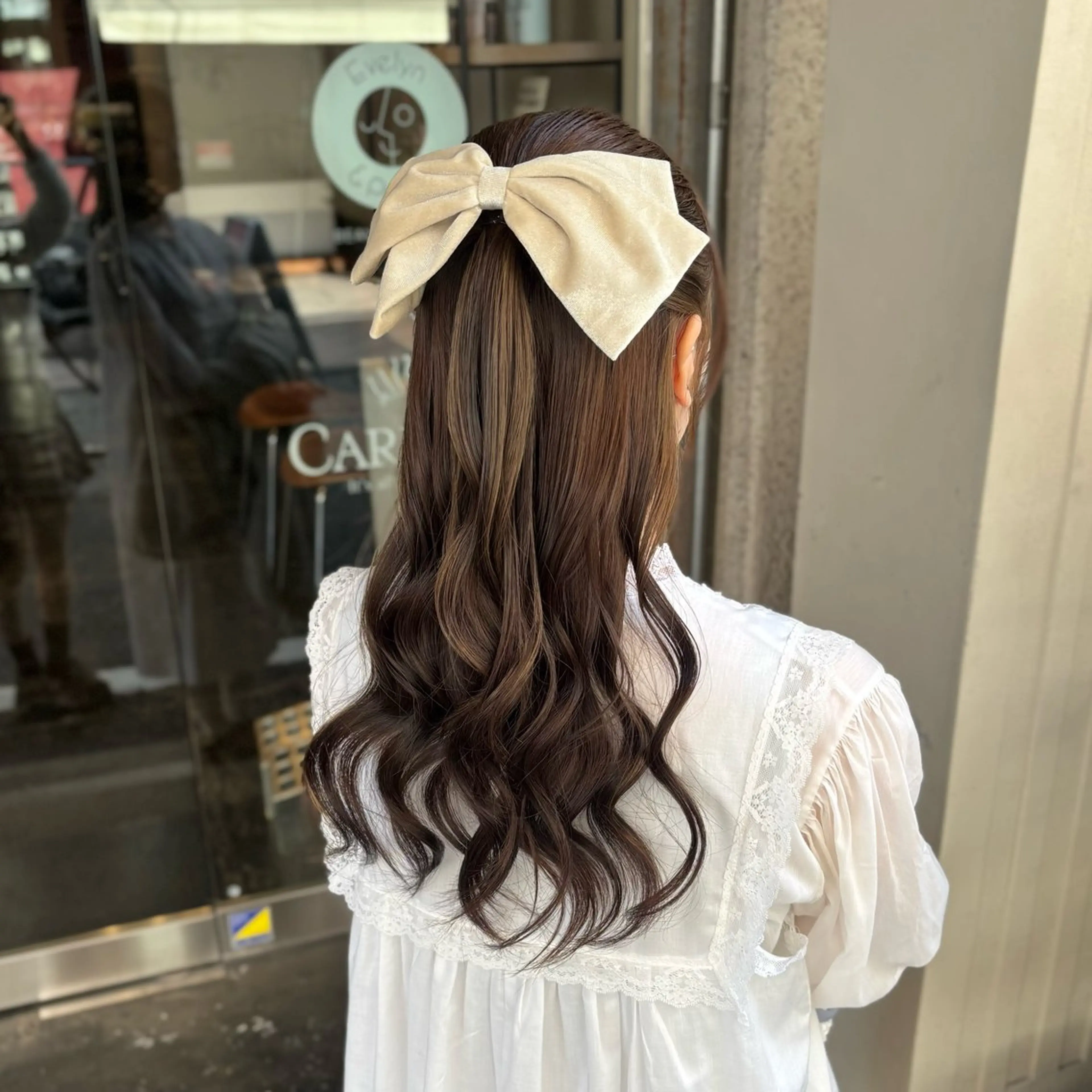 ヘアアレンジ ハーフアップ 髪飾り ヘアセット 芦刈 咲来のヘアスタイル