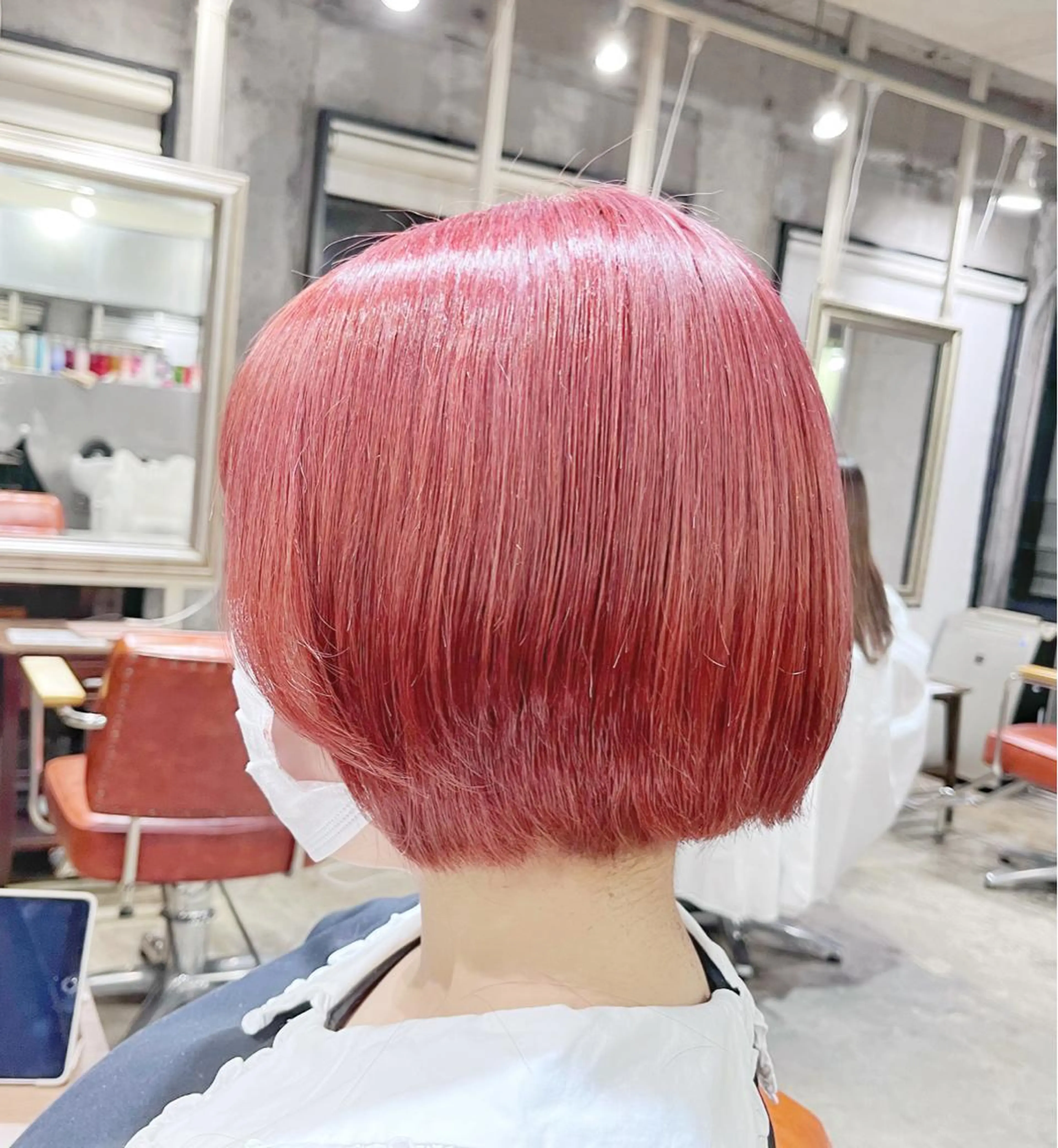 ショート カラー ヘアアレンジ ブリーチ ヘアカラー ピンクカラー🩷 ヘアセットＮＯ.1のヘアスタイル