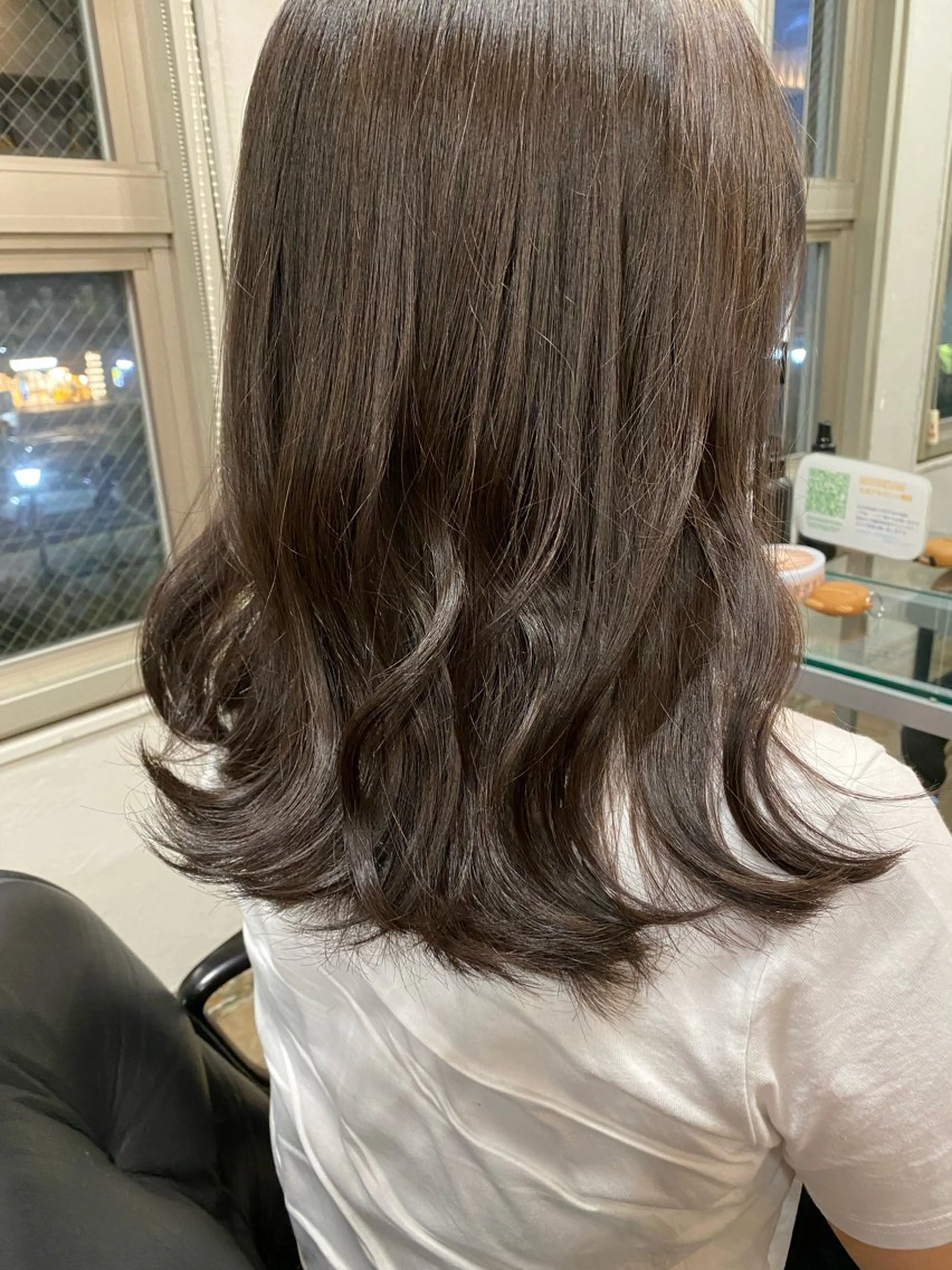 カラー グレージュ ラベンダーカラー ヘアカラー トリートメント や ぎ /神戸美容室 /顔まわりレイヤーのヘアスタイル
