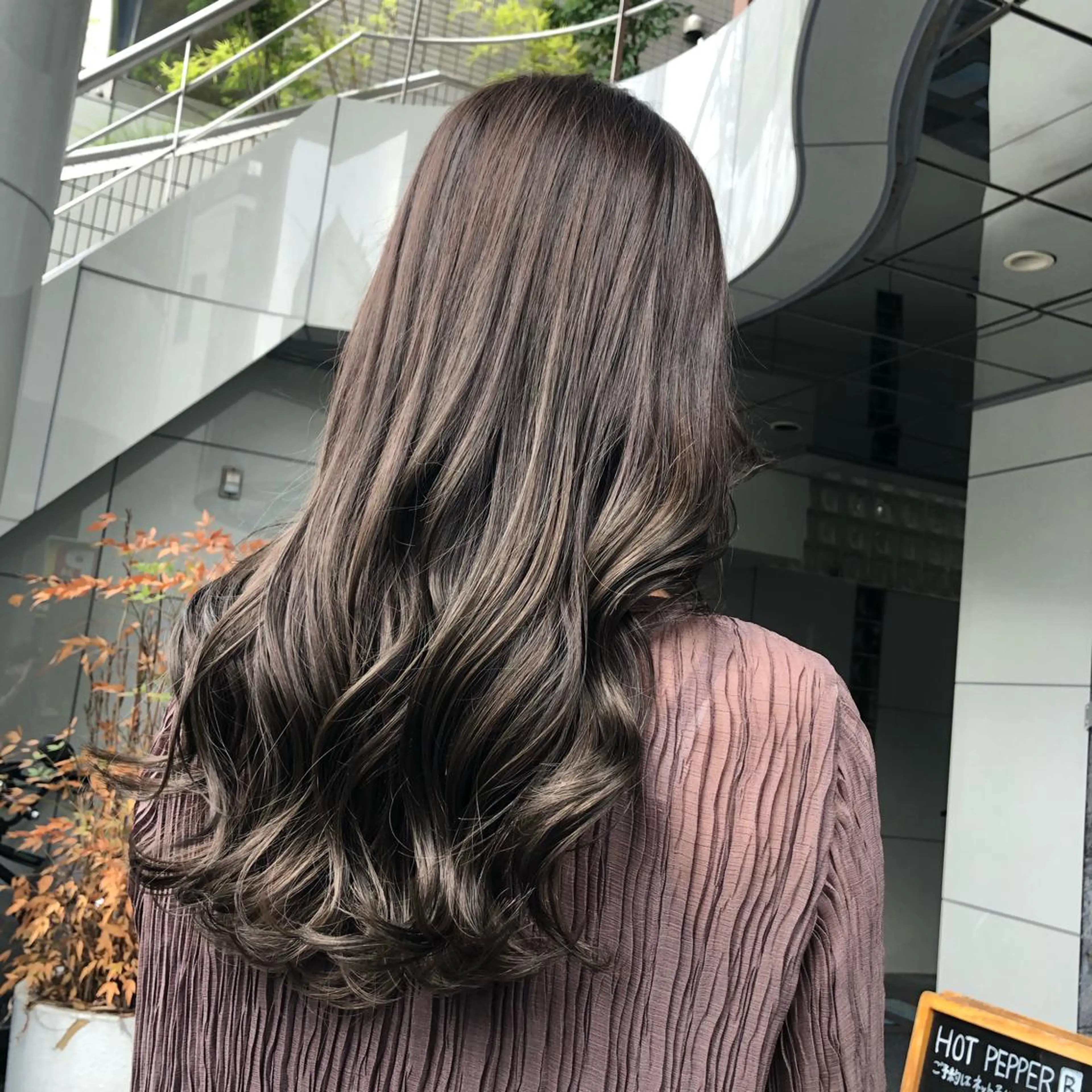 セミロング カラー カット ヘアカラー トリートメント 山崎 絵莉香のヘアスタイル