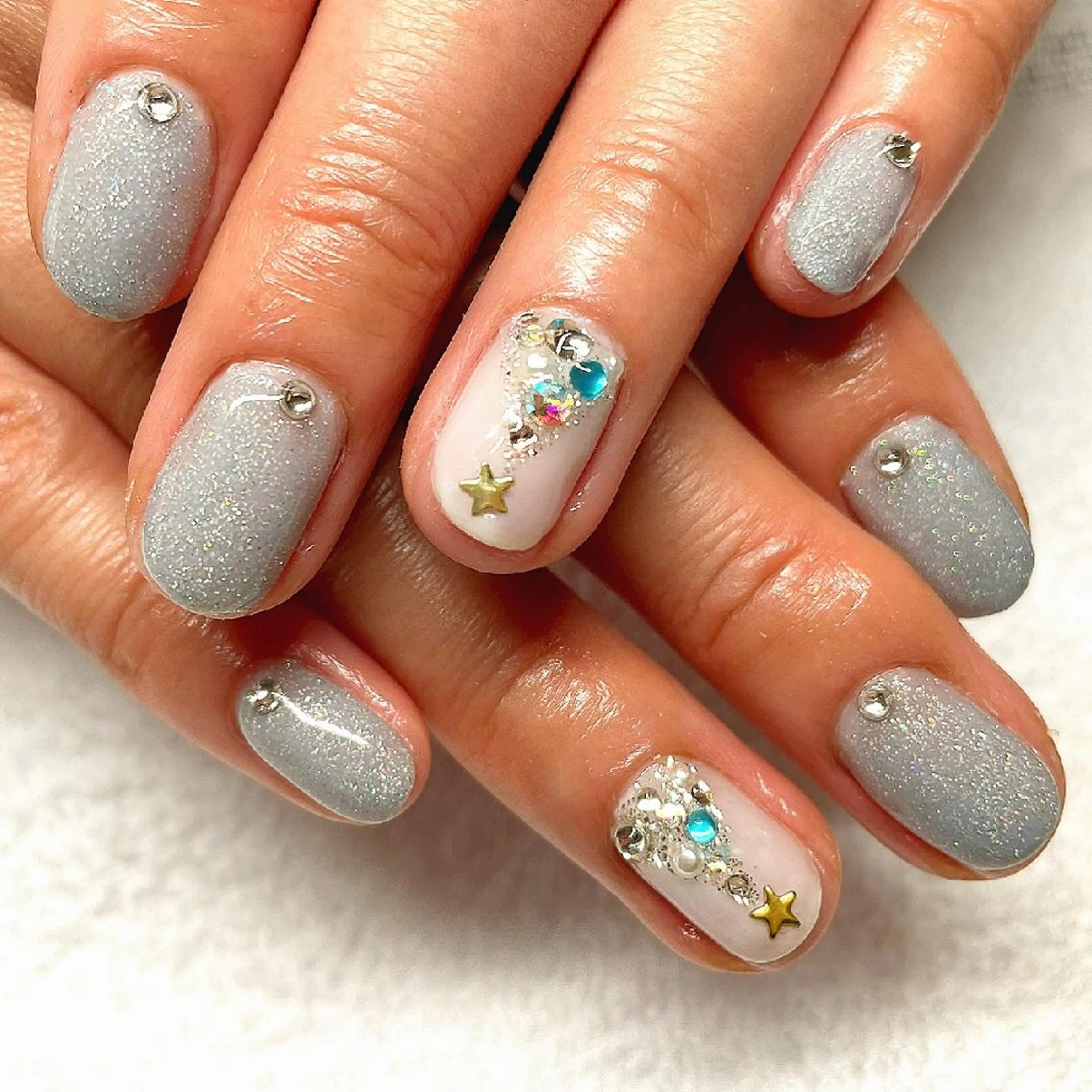 ネイル ブルー ラメ(グリッター) 冬ネイル クリスマス ハンドネイル フットネイル AQUA NAIL所属・AQUA NAILのネイルデザイン