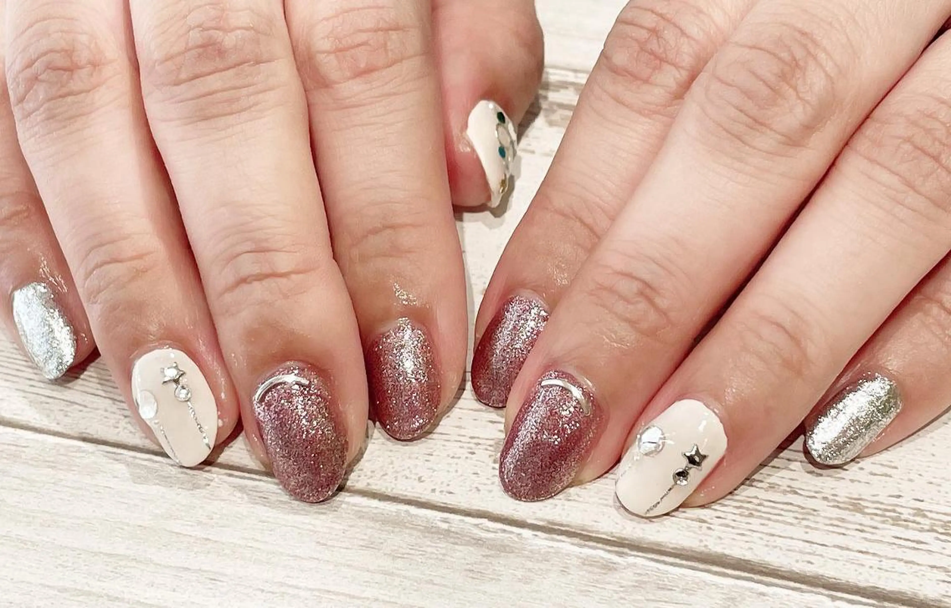 ネイル マツエク・マツパ まつげパーマ ボリュームラッシュ ジェルネイル ニュアンスネイル パラジェル 髙橋 敦子のマツエク・マツパデザイン