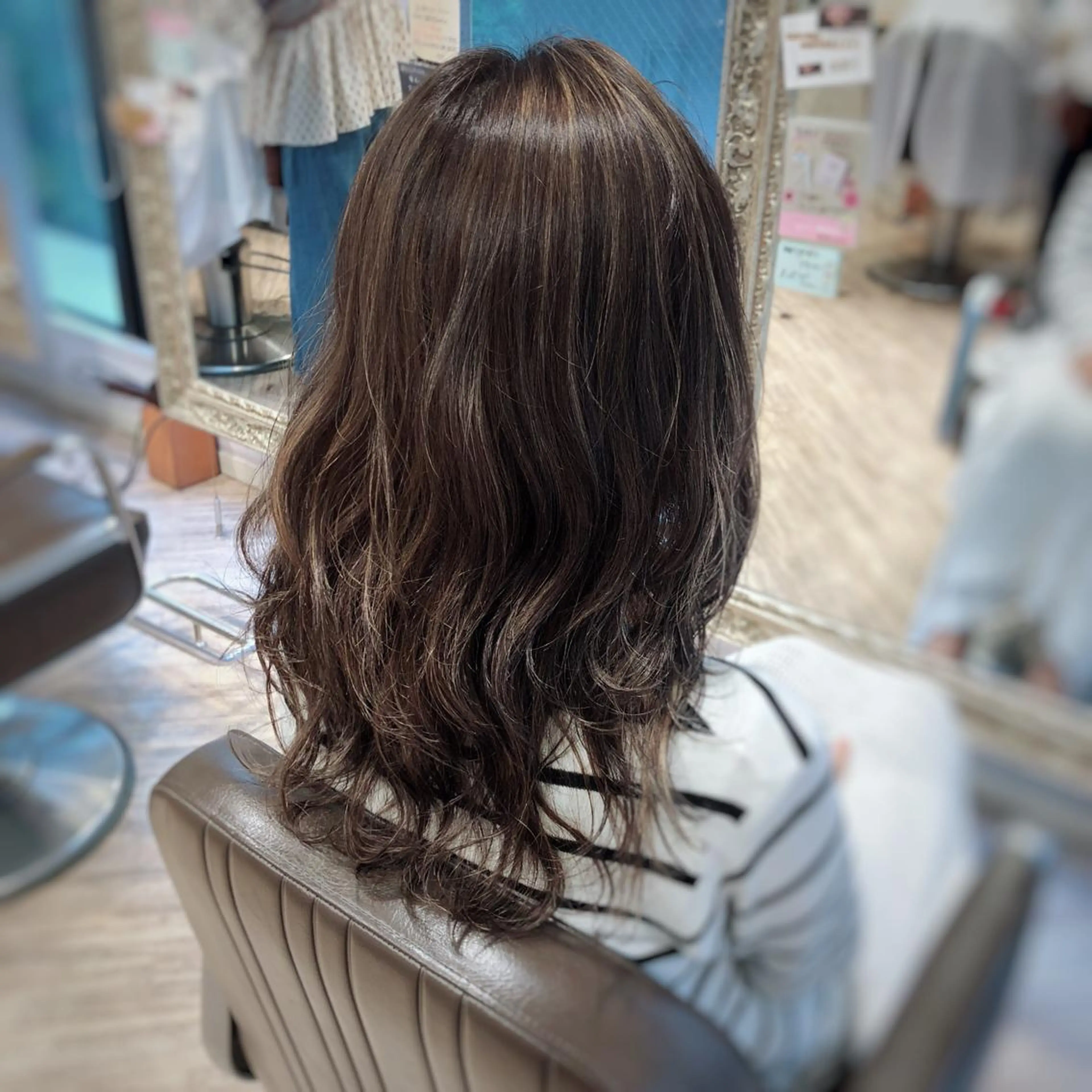 セミロング カラー ハイライトカラー ハイライト 五十嵐ゆり 美髪カラー　武蔵小杉のヘアスタイル