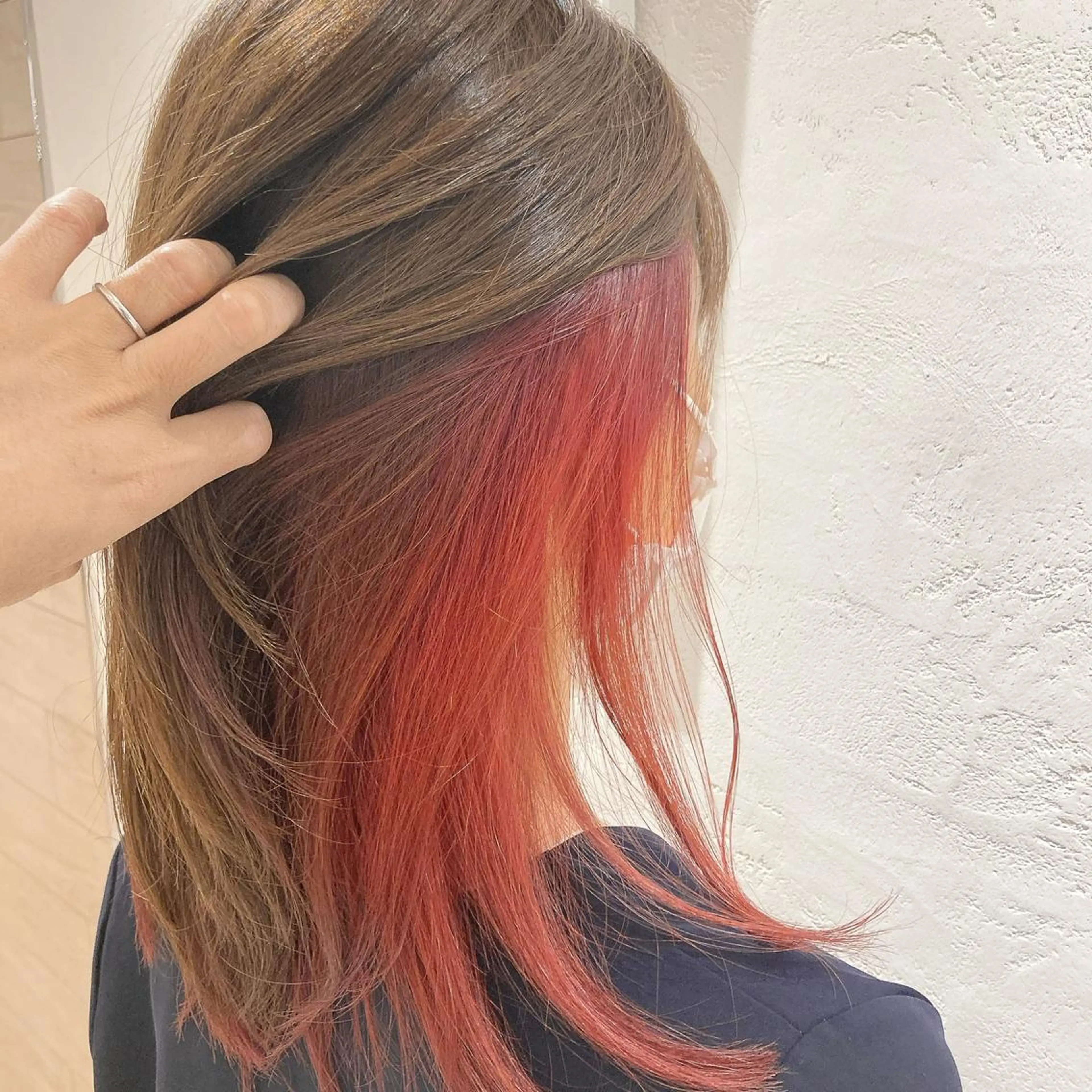 セミロング ヘアカラー 🌈艶髪🌈 金城リキ✂️のヘアスタイル