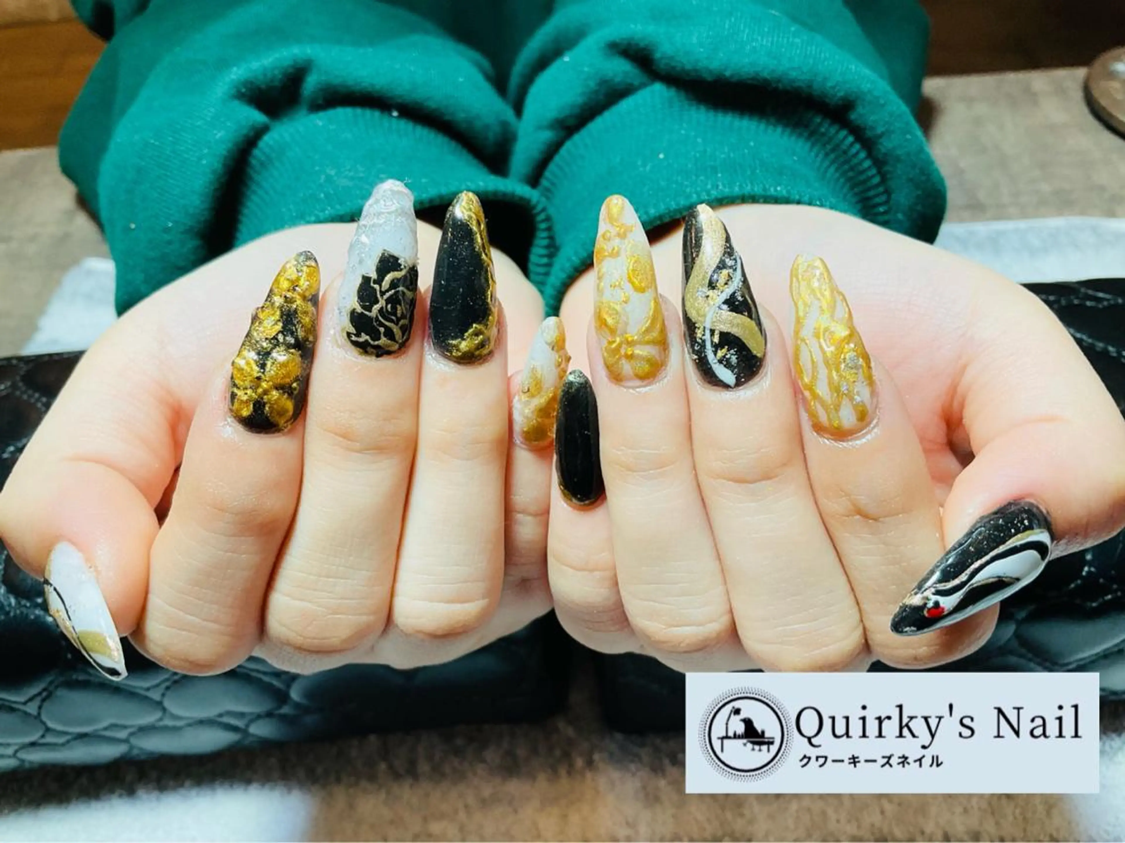 ネイル アートネイル ジェルネイル グラデーション ホログラムネイル キラキラネイル Quirky's Nail【栄店】のネイルデザイン